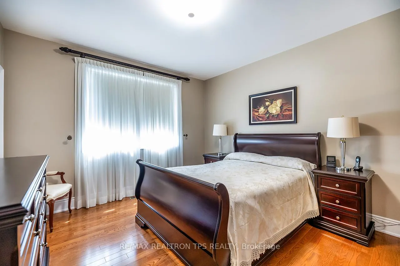 Photo 15 of 25 Leafield Drive, Scarborough, L'Amoreaux — HOMEH