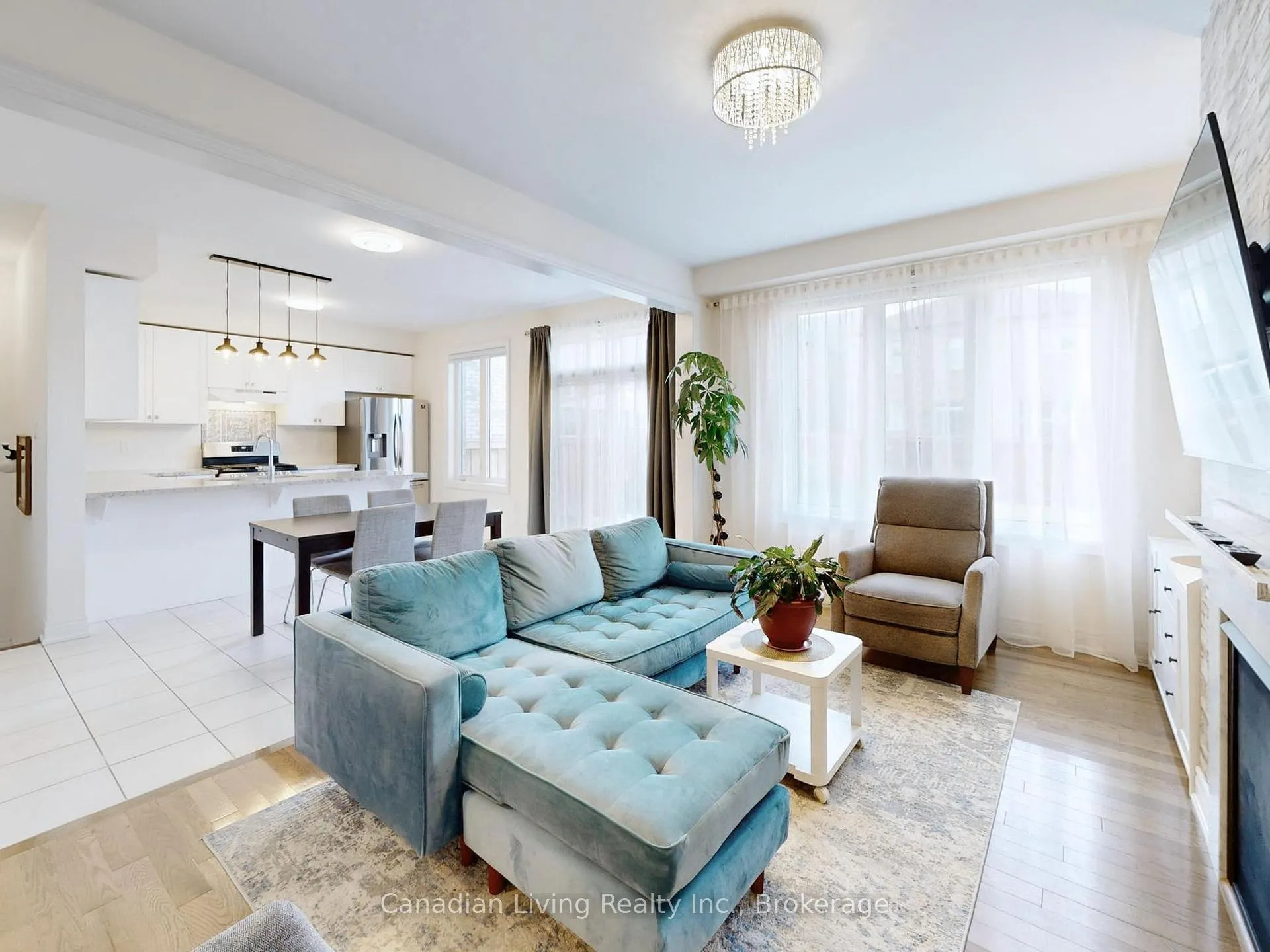 Photo 6 of 208 Boone Crescent, Vaughan, Kleinburg — HOMEH
