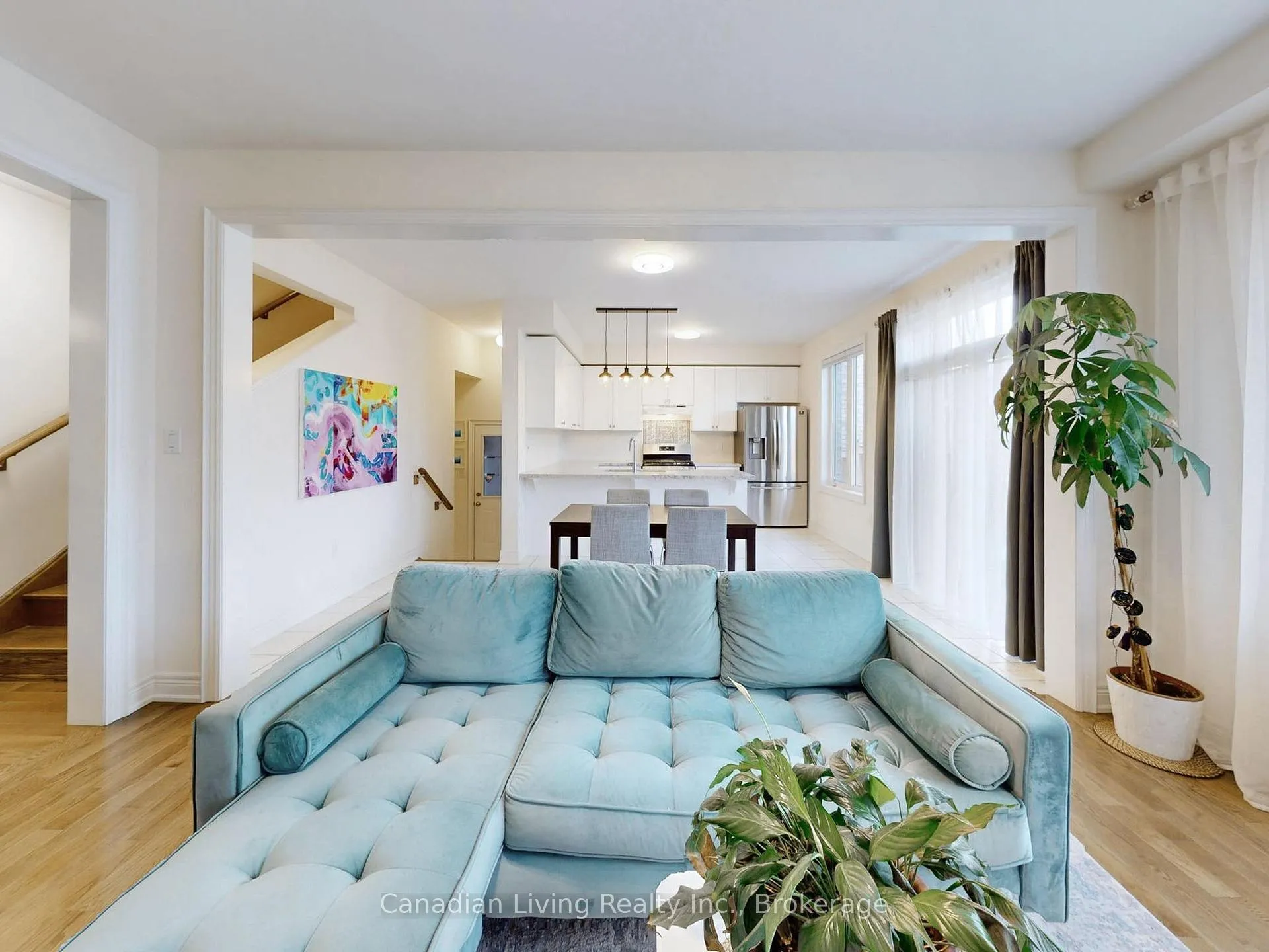 Photo 9 of 208 Boone Crescent, Vaughan, Kleinburg — HOMEH