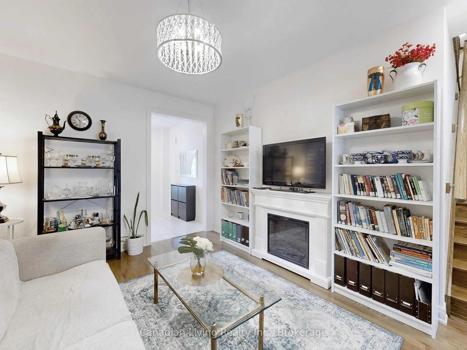 Photo 12 of 208 Boone Crescent, Vaughan, Kleinburg — HOMEH