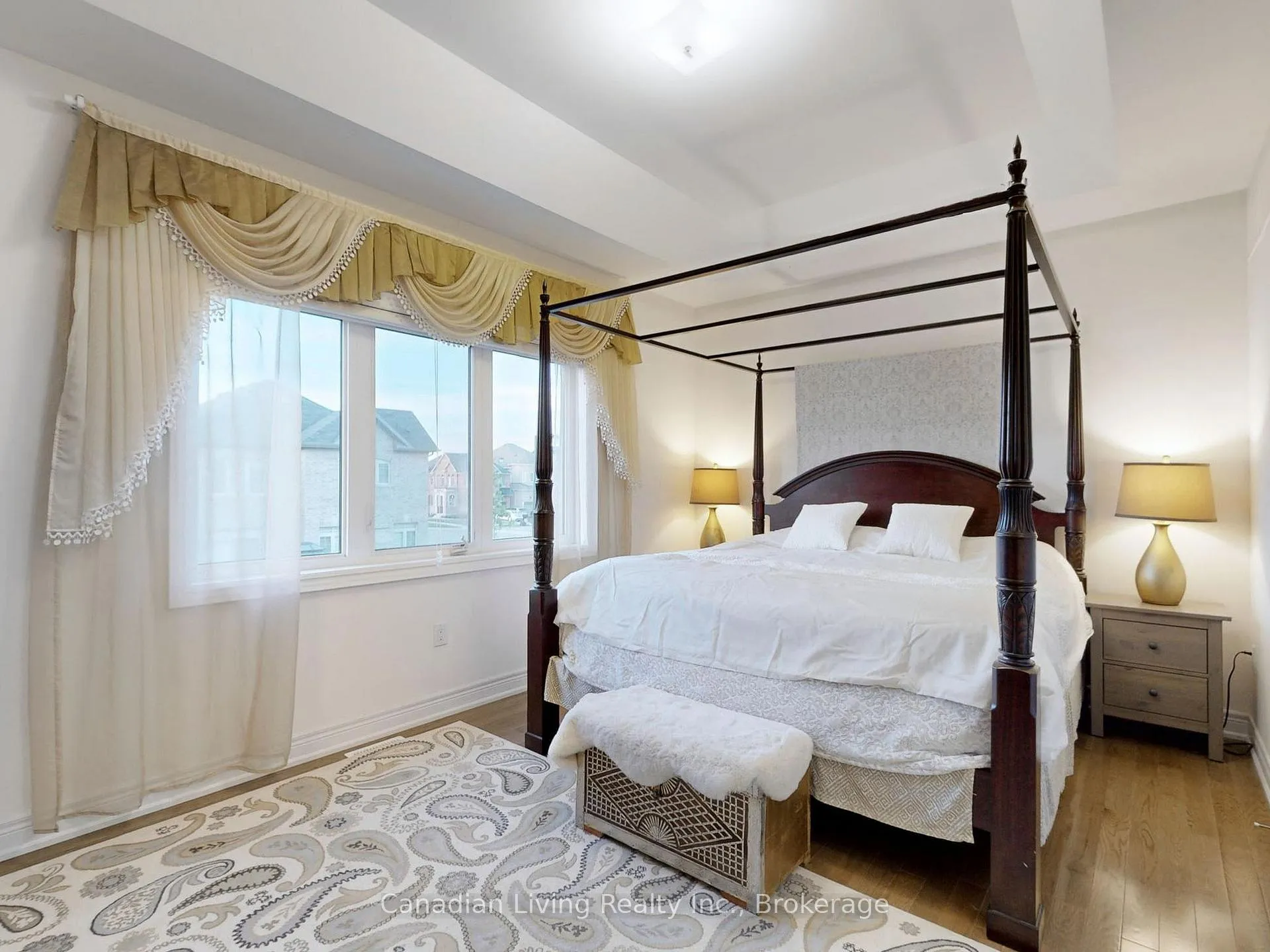 Photo 15 of 208 Boone Crescent, Vaughan, Kleinburg — HOMEH
