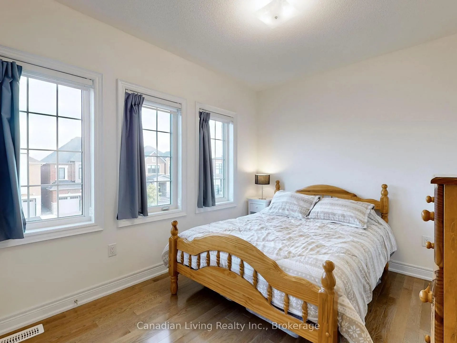 Photo 17 of 208 Boone Crescent, Vaughan, Kleinburg — HOMEH