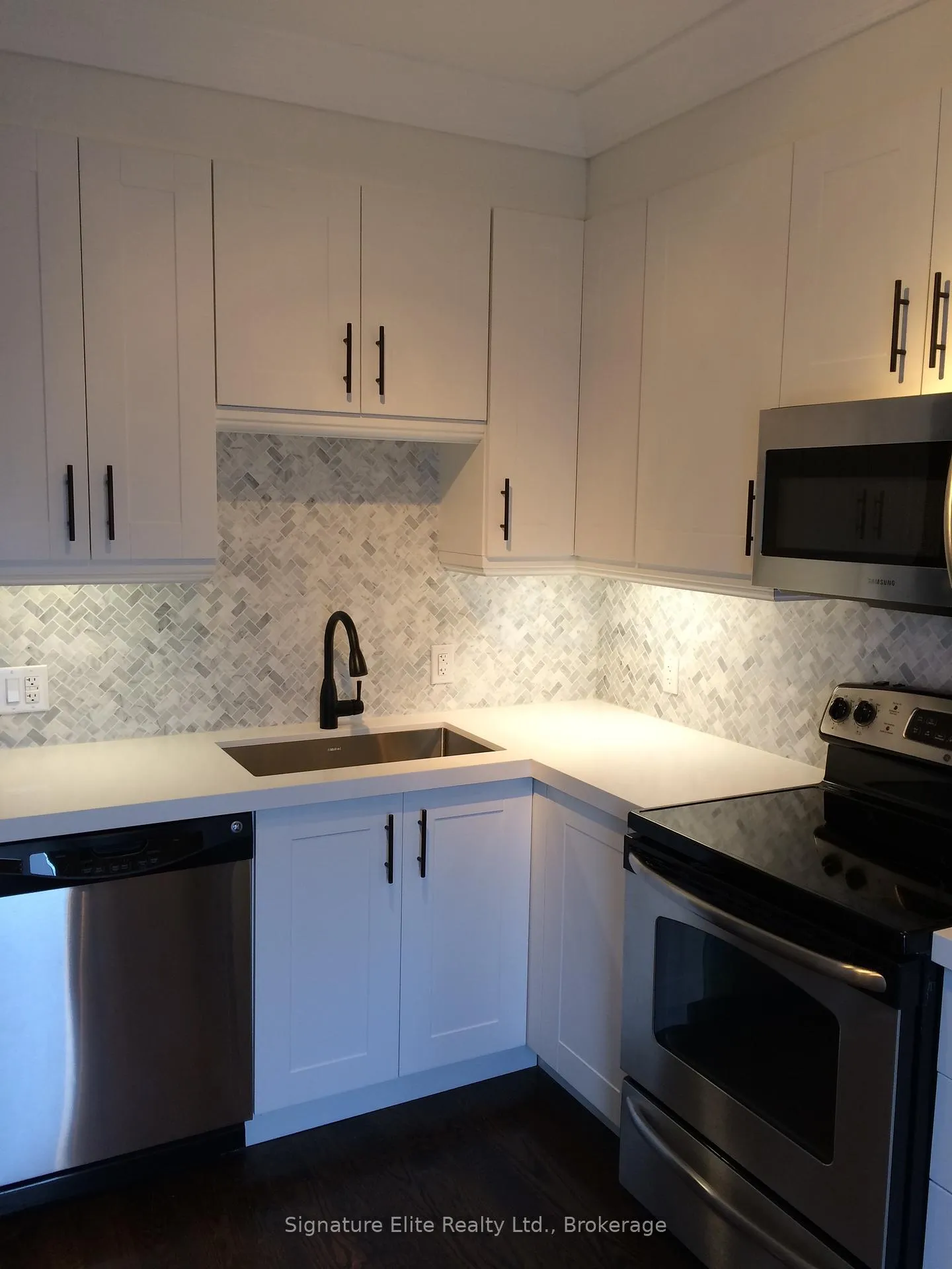 Photo 5 of Unit Main, 210 Pearson Avenue, Toronto, High Park-Swansea — HOMEH