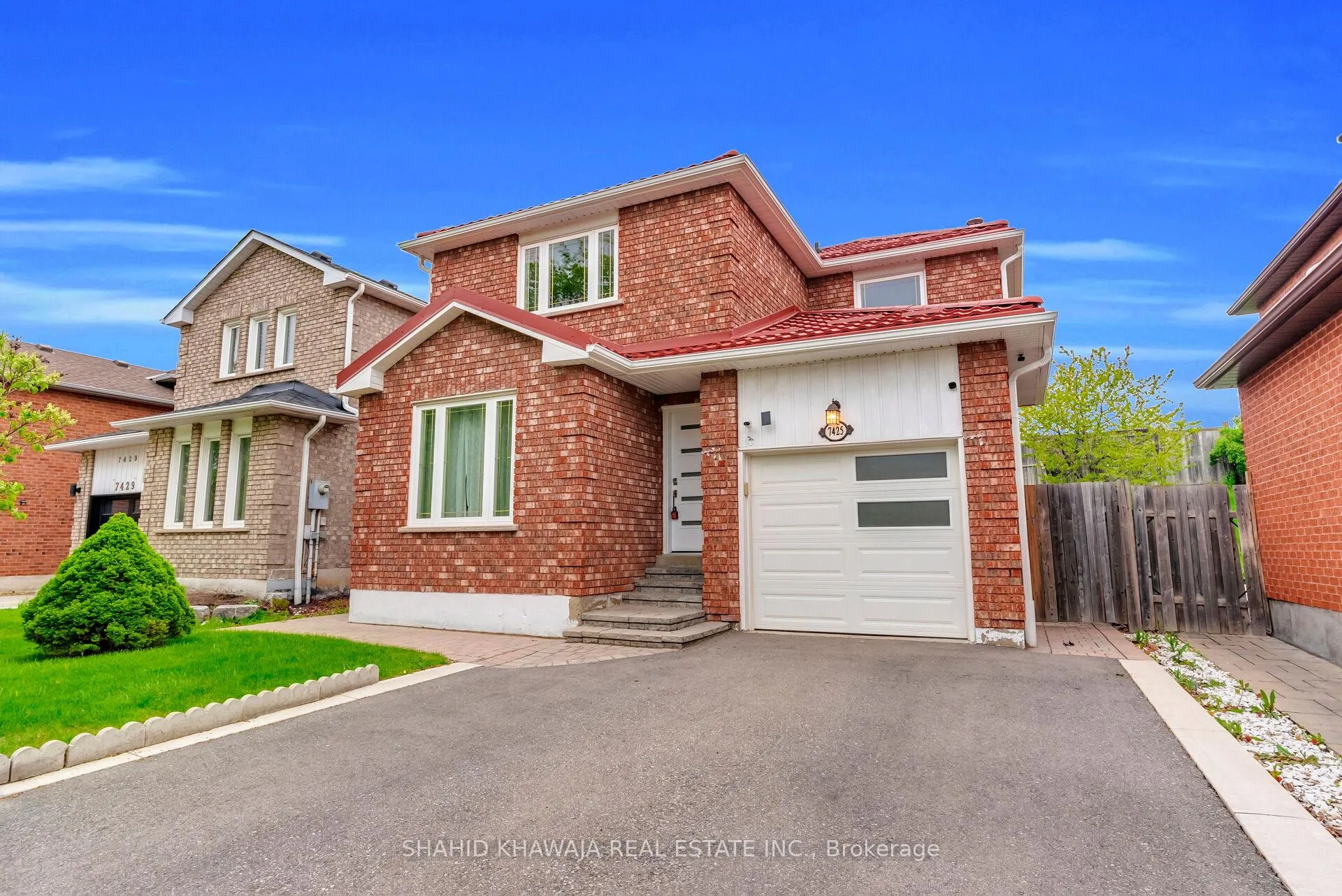 Photo 3 of 7425 Doverwood Drive, Mississauga, Meadowvale — HOMEH