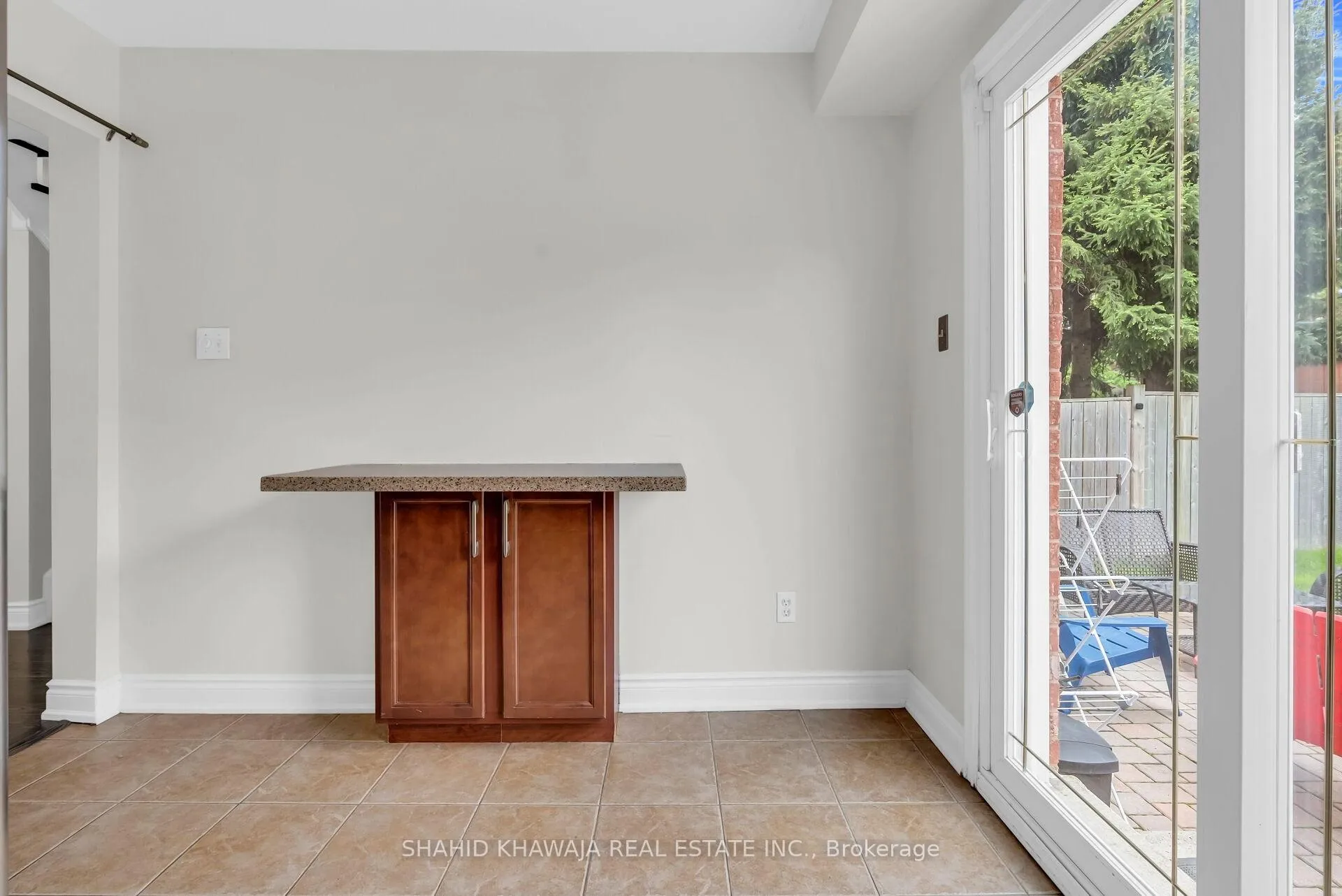 Photo 11 of 7425 Doverwood Drive, Mississauga, Meadowvale — HOMEH