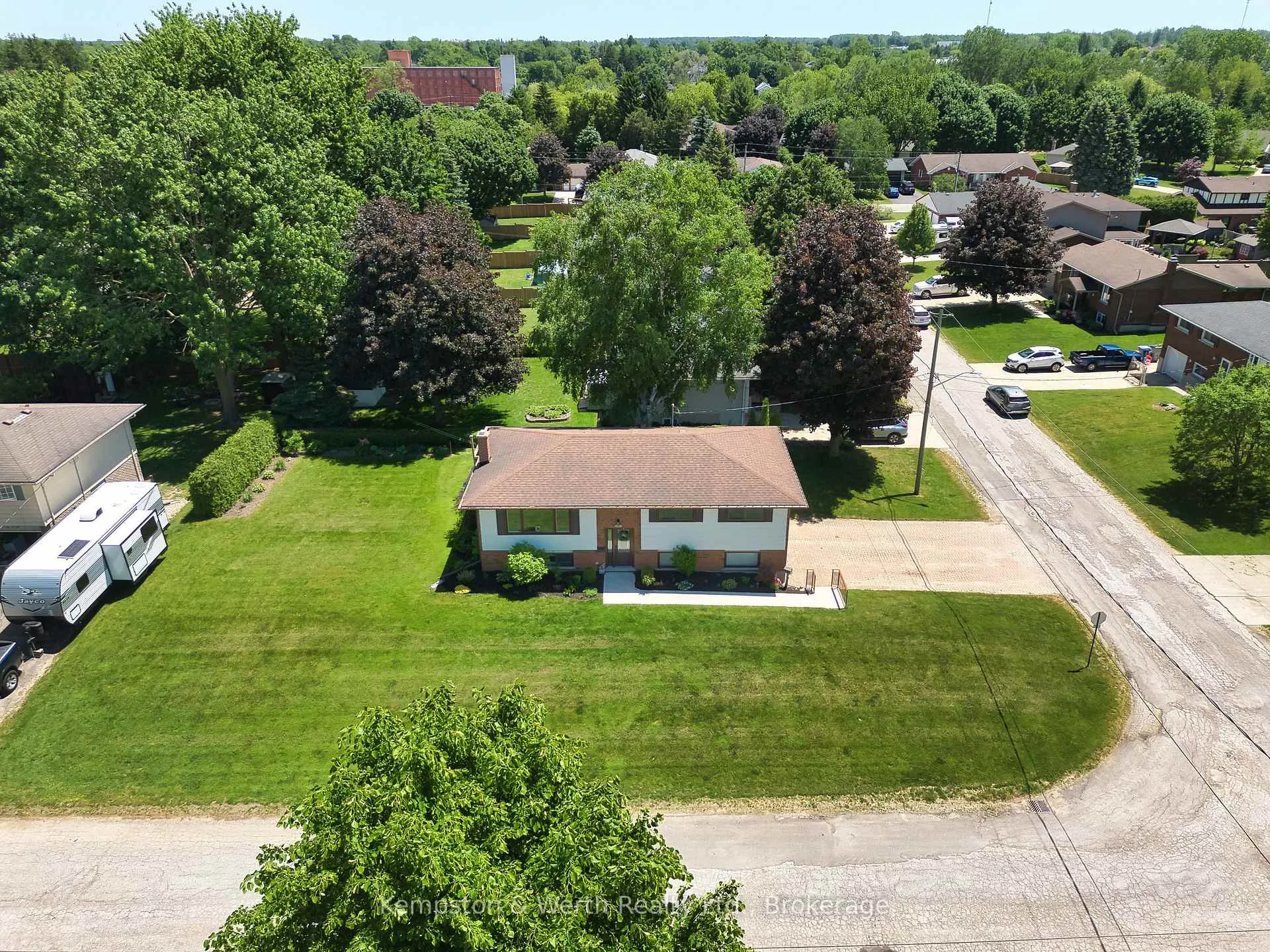 Photo 35 of 428 Boyne Avenue, North Perth, Listowel — HOMEH
