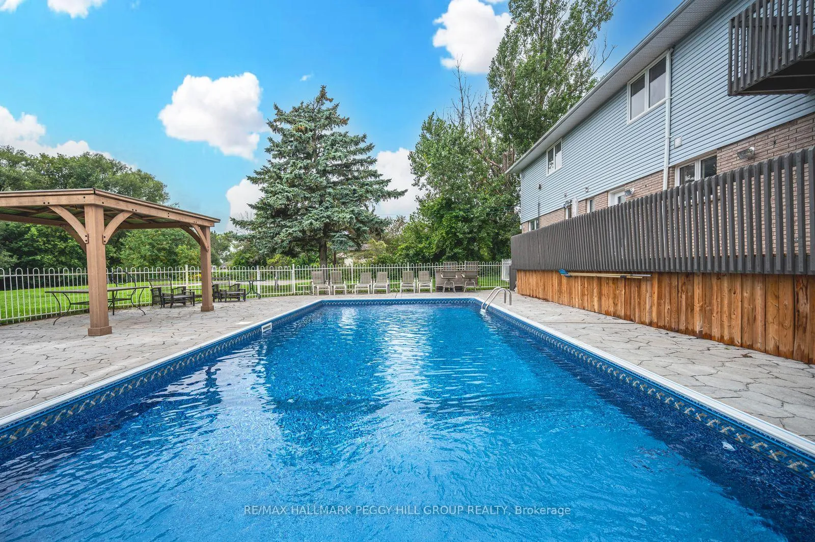 Photo 4 of 1923 10th Line, Innisfil, Stroud — HOMEH