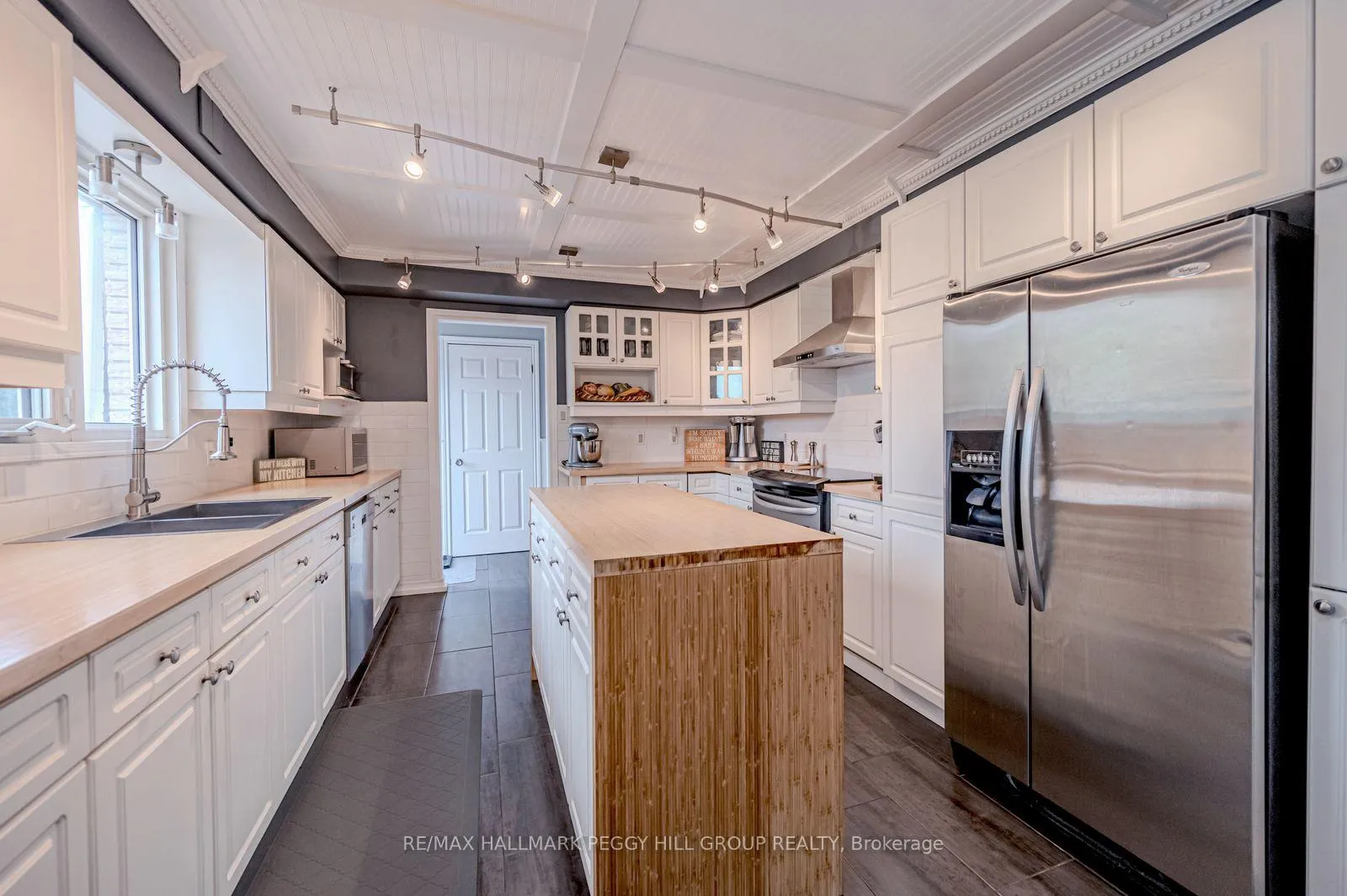 Photo 5 of 1923 10th Line, Innisfil, Stroud — HOMEH