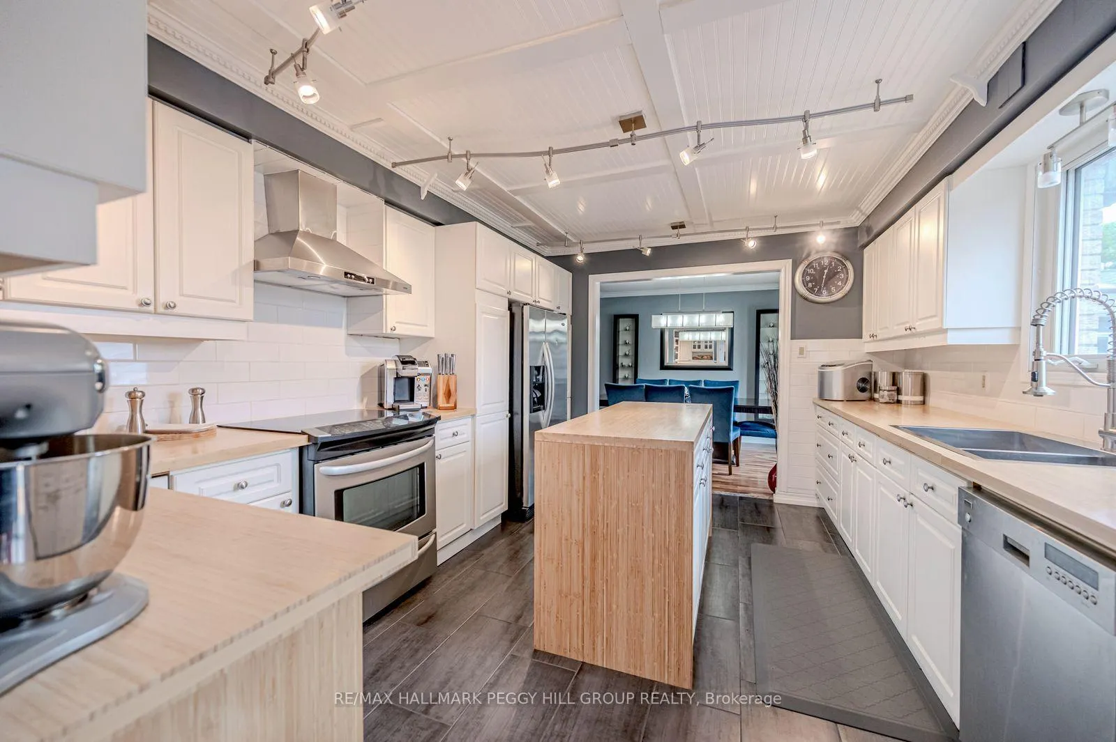 Photo 7 of 1923 10th Line, Innisfil, Stroud — HOMEH