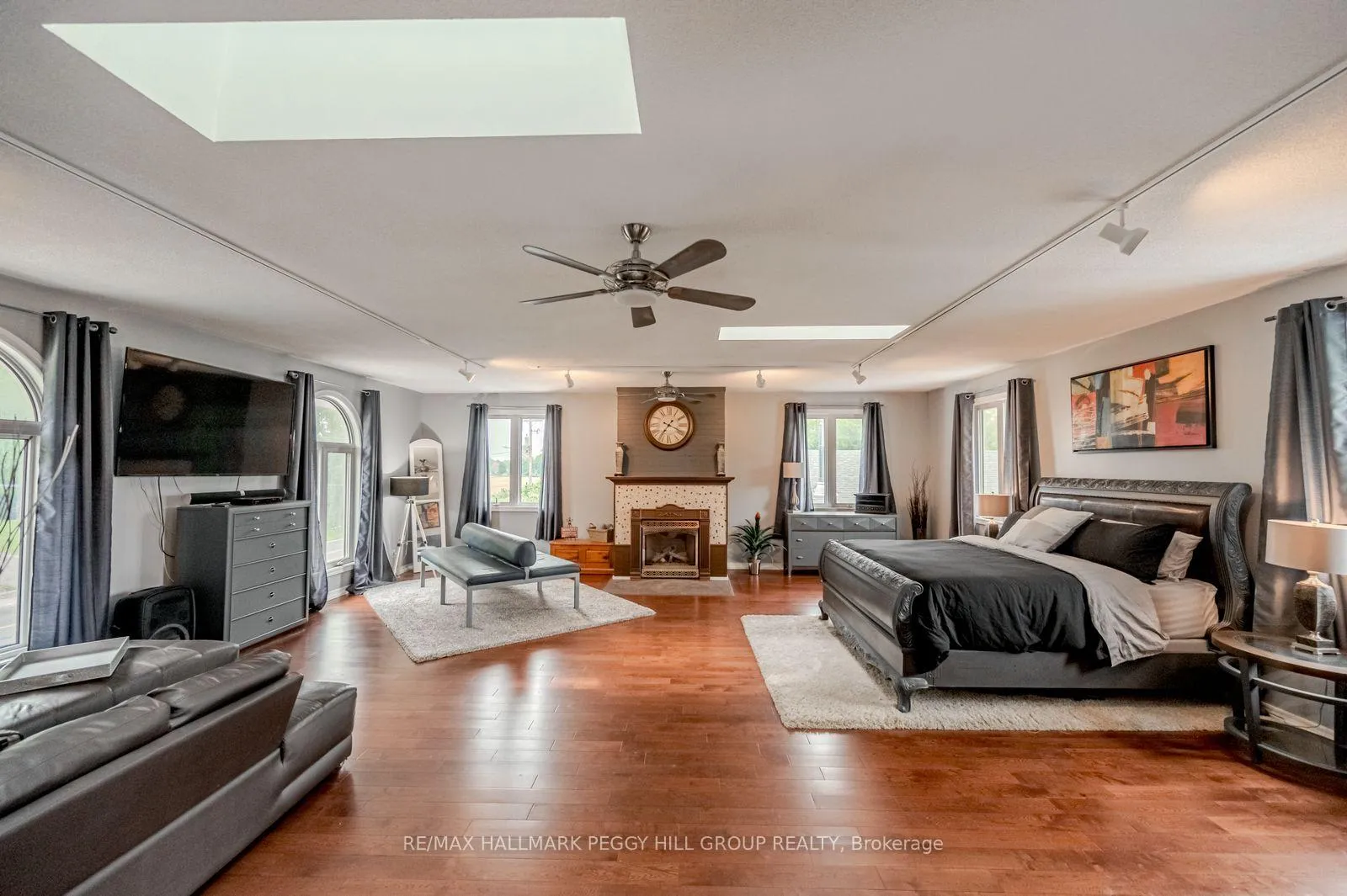 Photo 14 of 1923 10th Line, Innisfil, Stroud — HOMEH