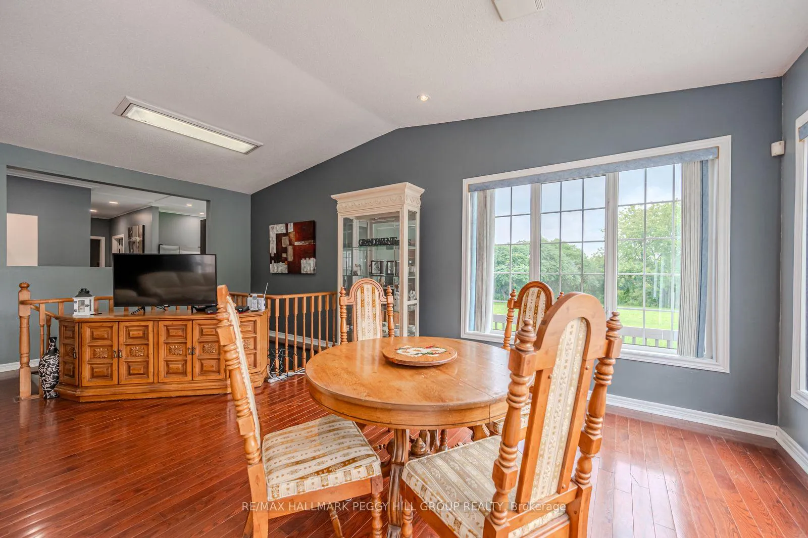 Photo 29 of 1923 10th Line, Innisfil, Stroud — HOMEH