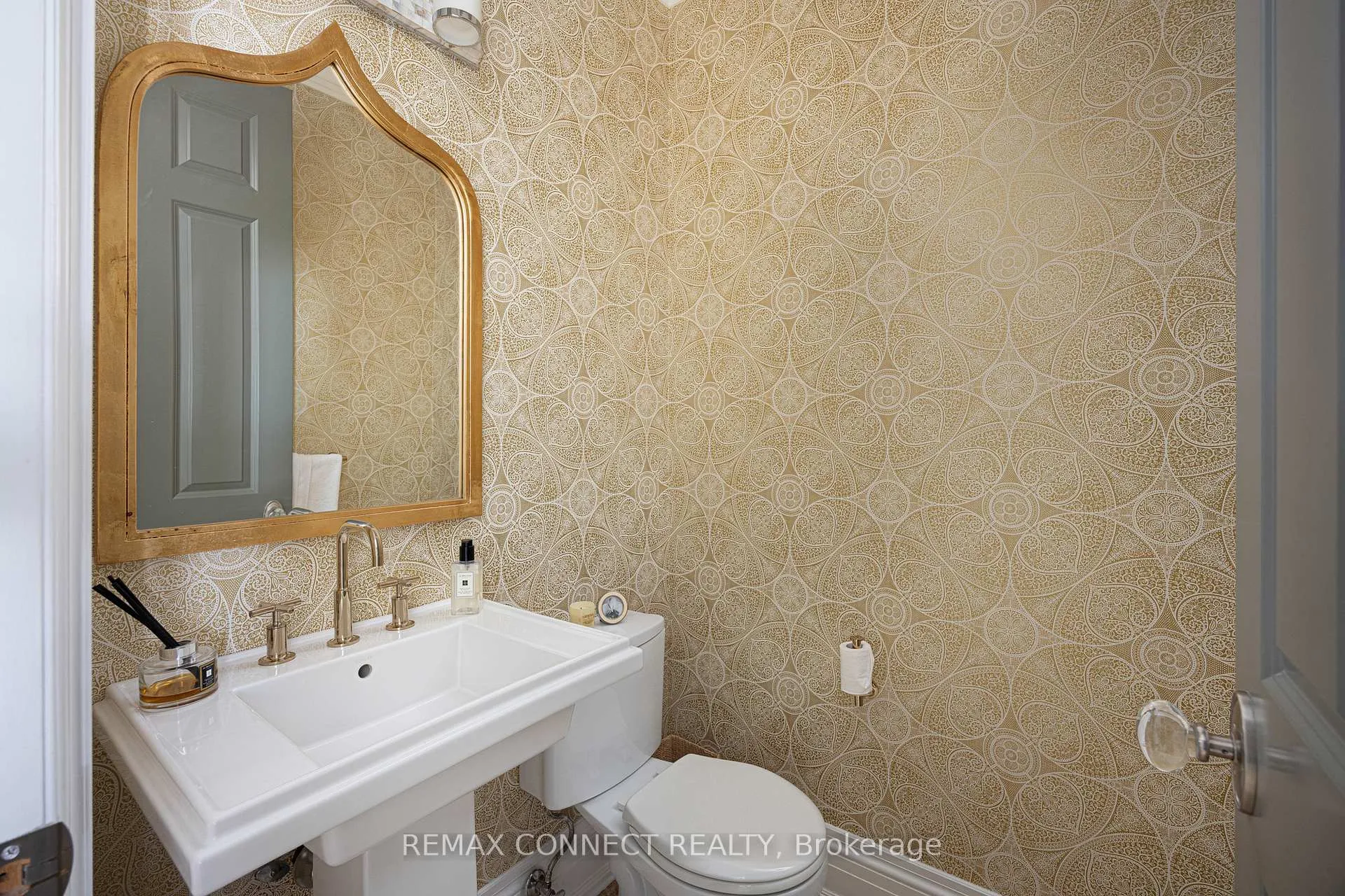 Photo 20 of 374 Lippincott Street, Toronto, University — HOMEH