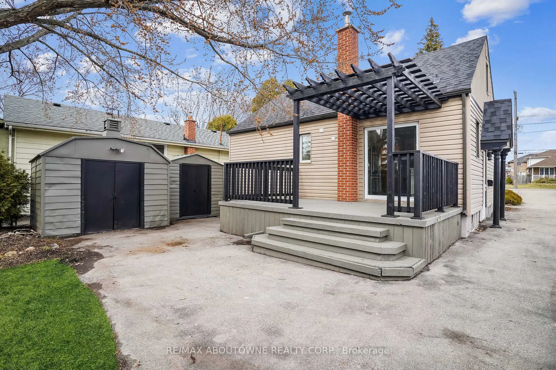 Photo 6 of 96 Mohawk Road E, Hamilton, Greeningdon — HOMEH