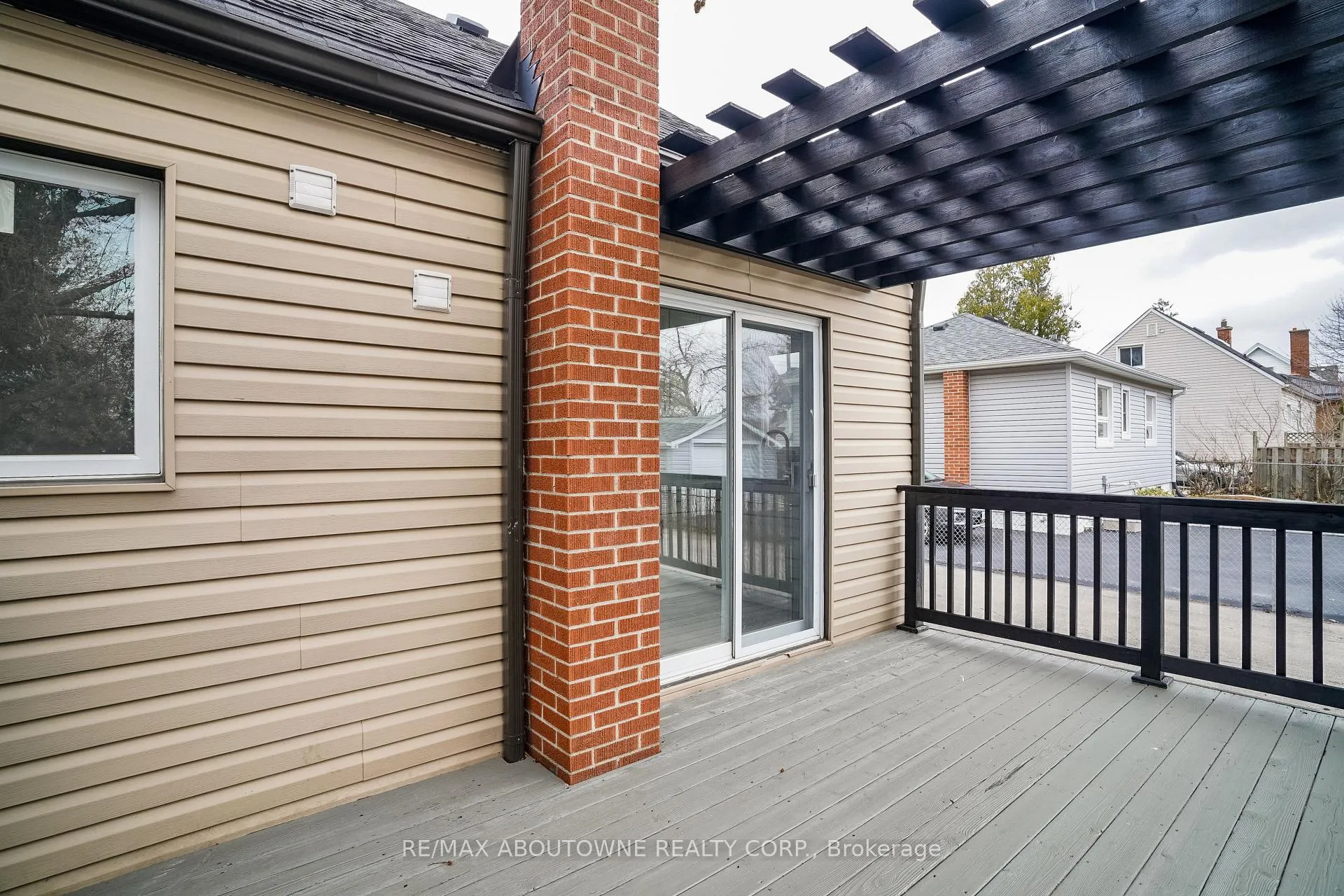 Photo 8 of 96 Mohawk Road E, Hamilton, Greeningdon — HOMEH