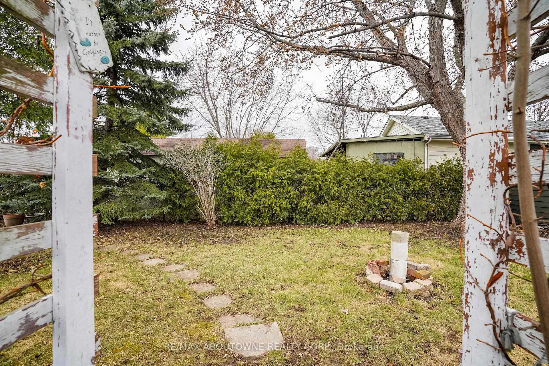 Photo 11 of 96 Mohawk Road E, Hamilton, Greeningdon — HOMEH