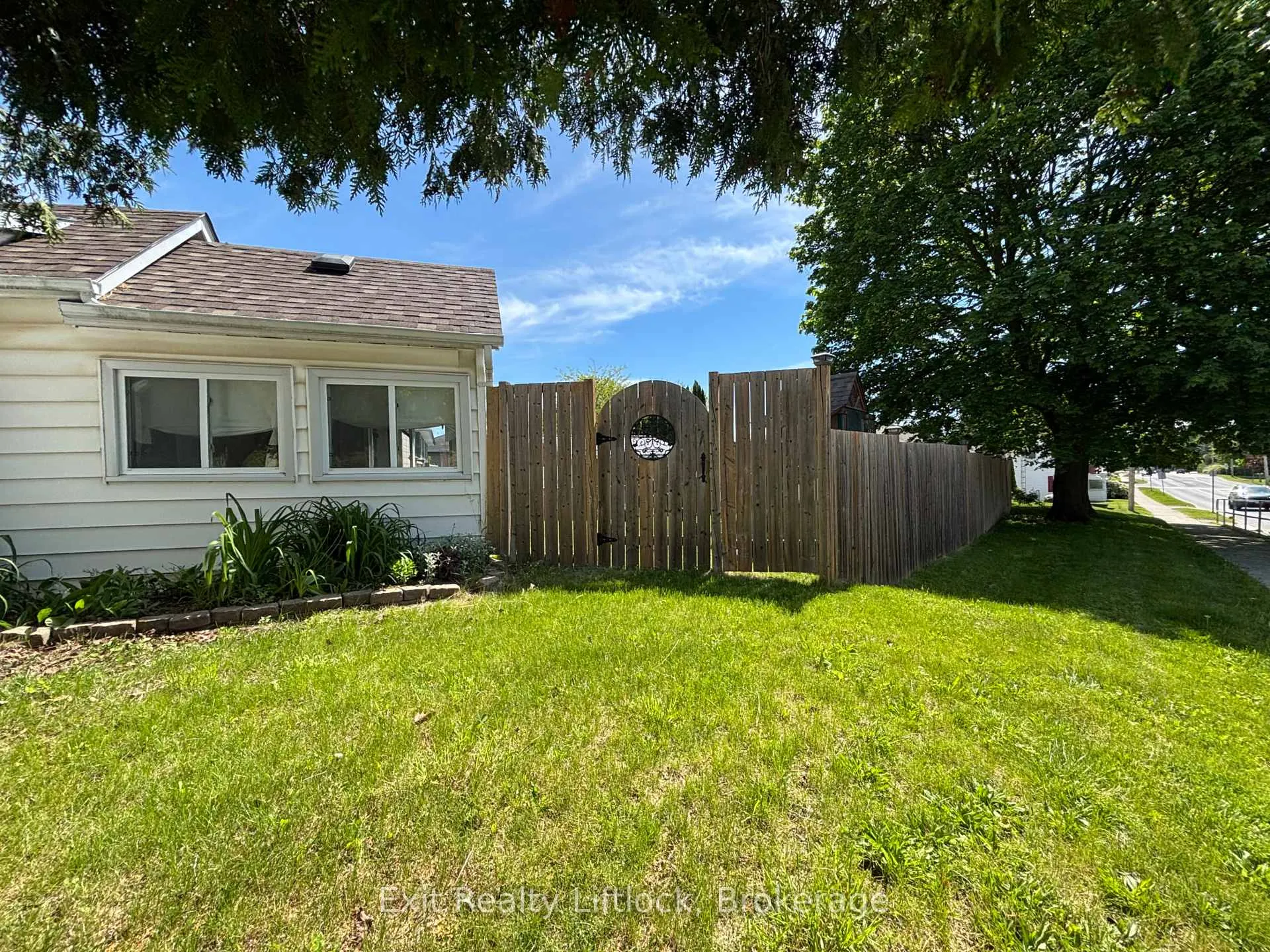 Photo 5 of 43 Toronto Road, Port Hope — HOMEH