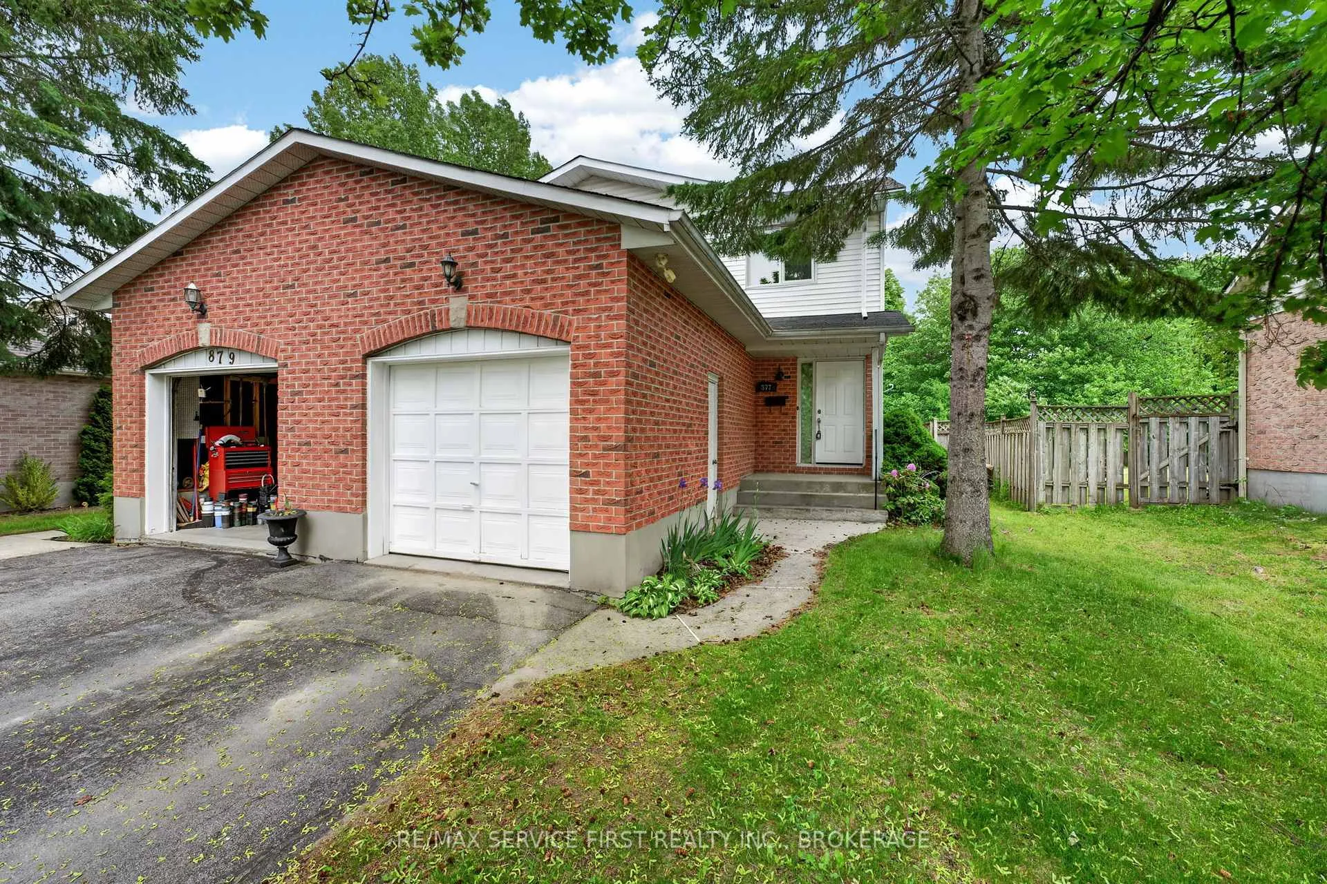 Photo 2 of 877 Muirfield Crescent, Kingston, East Gardiners Rd — HOMEH