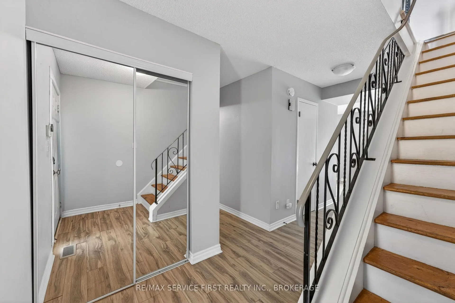 Photo 5 of 877 Muirfield Crescent, Kingston, East Gardiners Rd — HOMEH