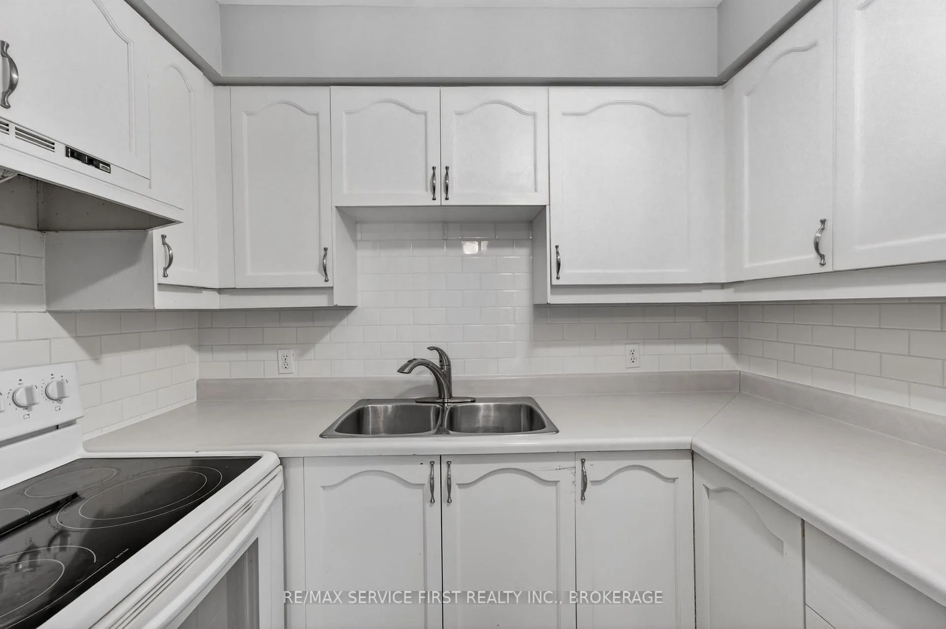 Photo 14 of 877 Muirfield Crescent, Kingston, East Gardiners Rd — HOMEH