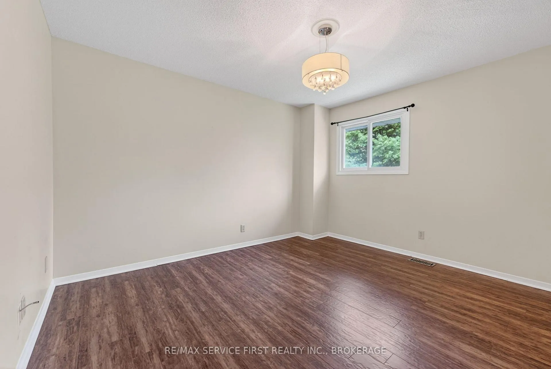 Photo 19 of 877 Muirfield Crescent, Kingston, East Gardiners Rd — HOMEH