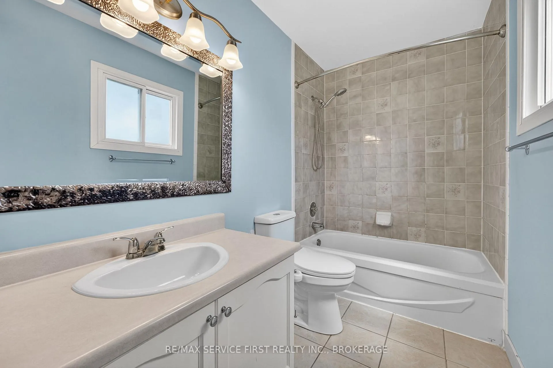 Photo 28 of 877 Muirfield Crescent, Kingston, East Gardiners Rd — HOMEH