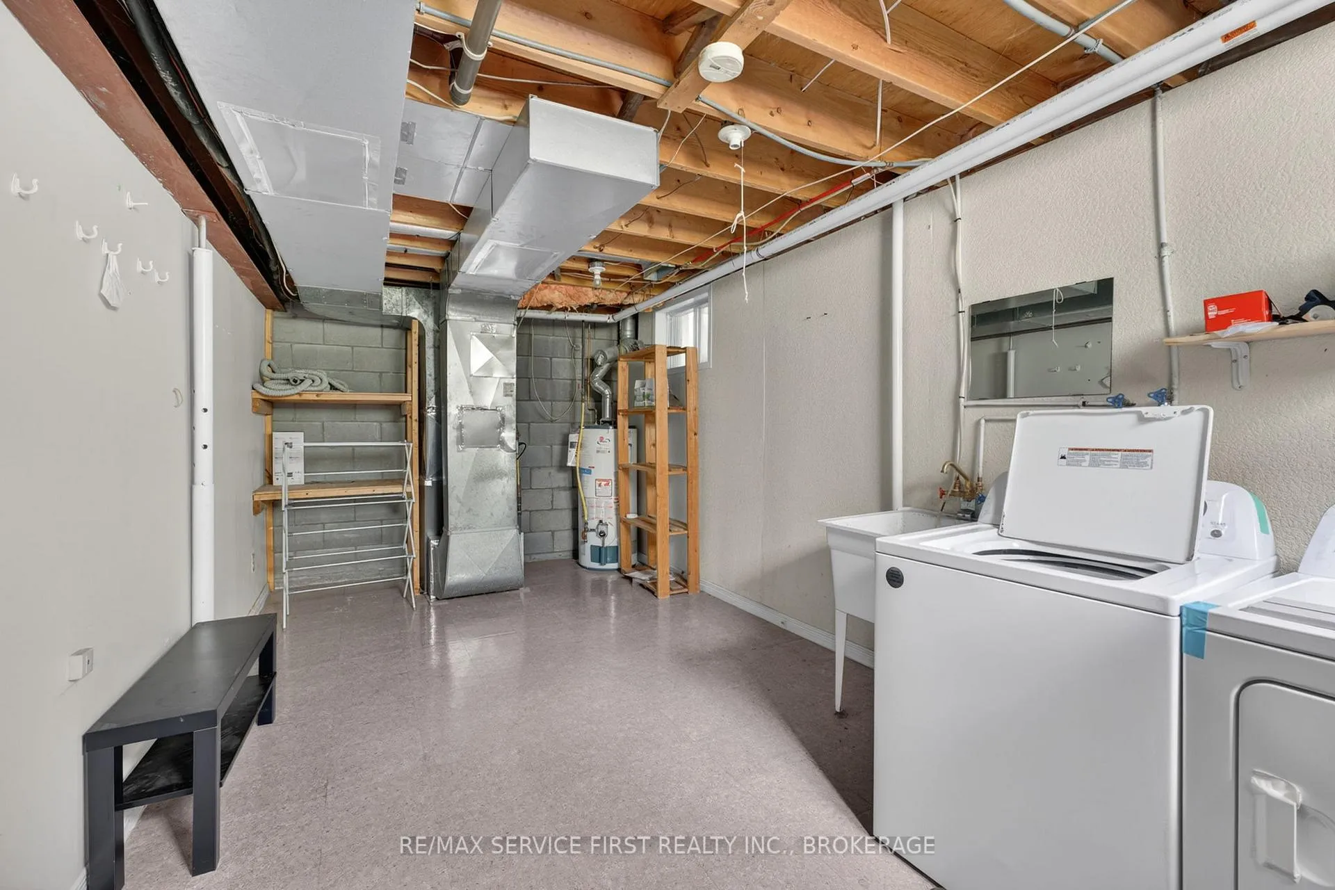 Photo 32 of 877 Muirfield Crescent, Kingston, East Gardiners Rd — HOMEH