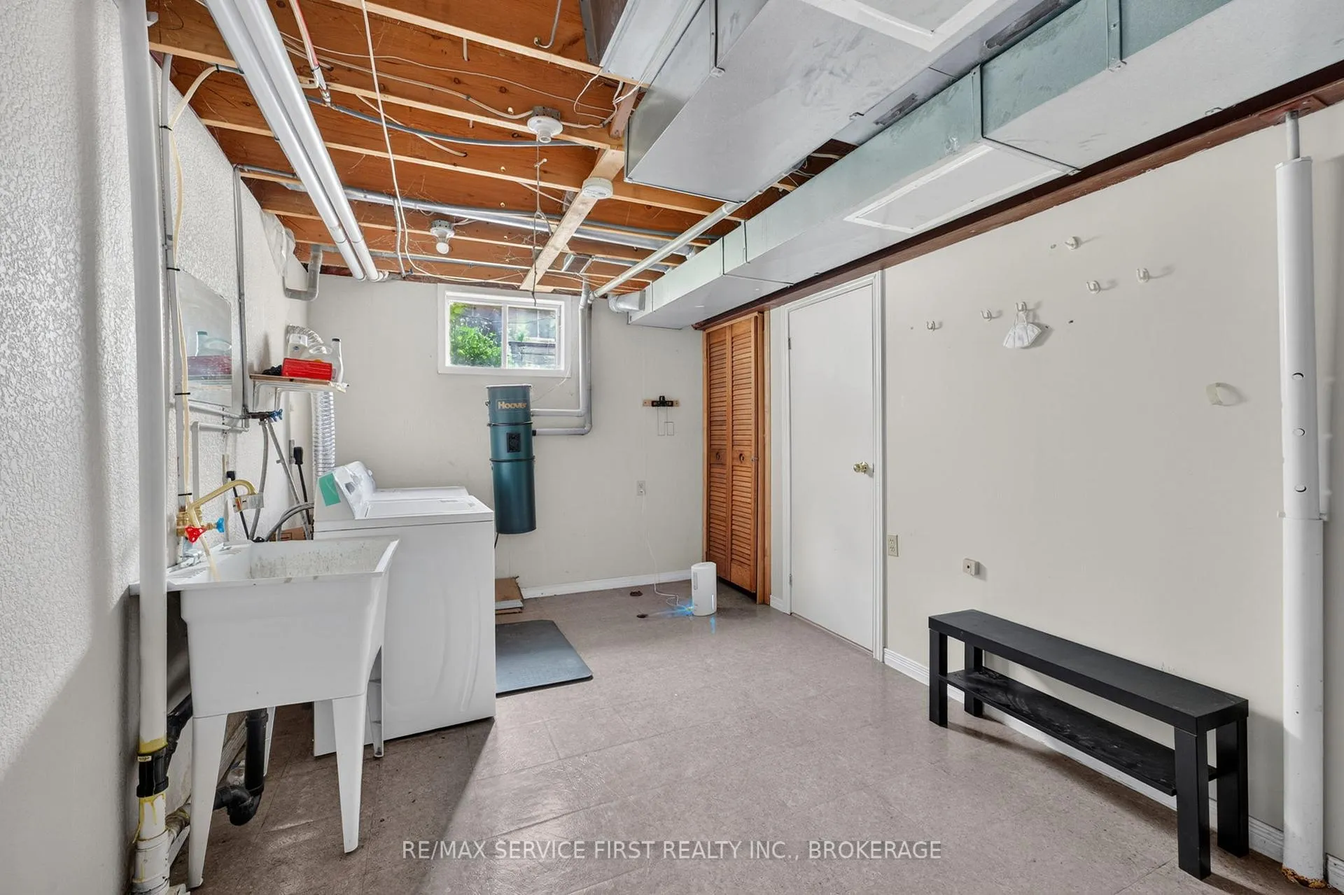 Photo 33 of 877 Muirfield Crescent, Kingston, East Gardiners Rd — HOMEH