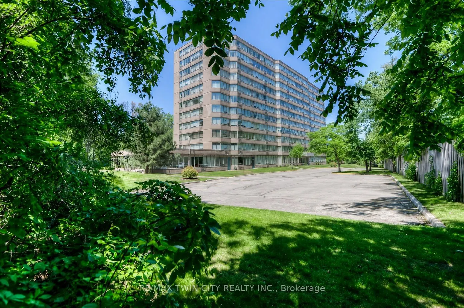 Photo 2 of Unit 609, 3227 King Street E, Kitchener, Chicopee/Freeport — HOMEH