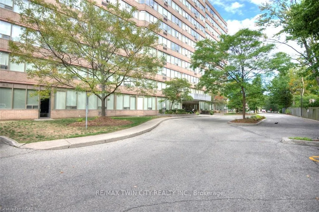 Photo 6 of Unit 609, 3227 King Street E, Kitchener, Chicopee/Freeport — HOMEH
