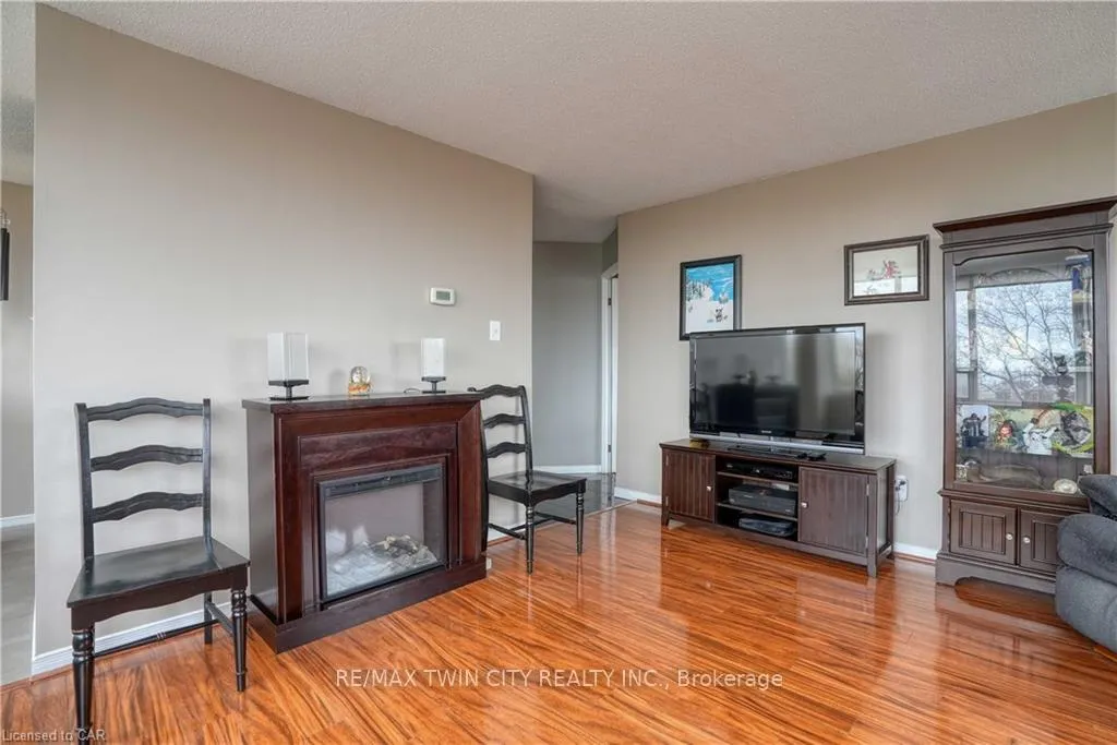 Photo 12 of Unit 609, 3227 King Street E, Kitchener, Chicopee/Freeport — HOMEH