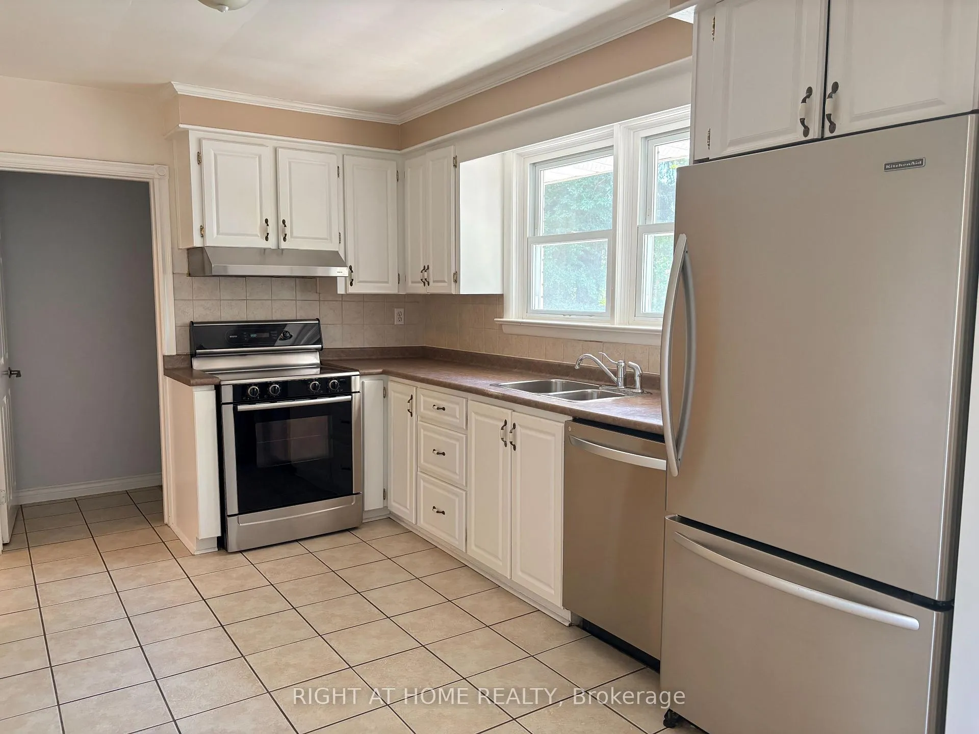 Photo 4 of 4382 New Street, Burlington, Shoreacres — HOMEH