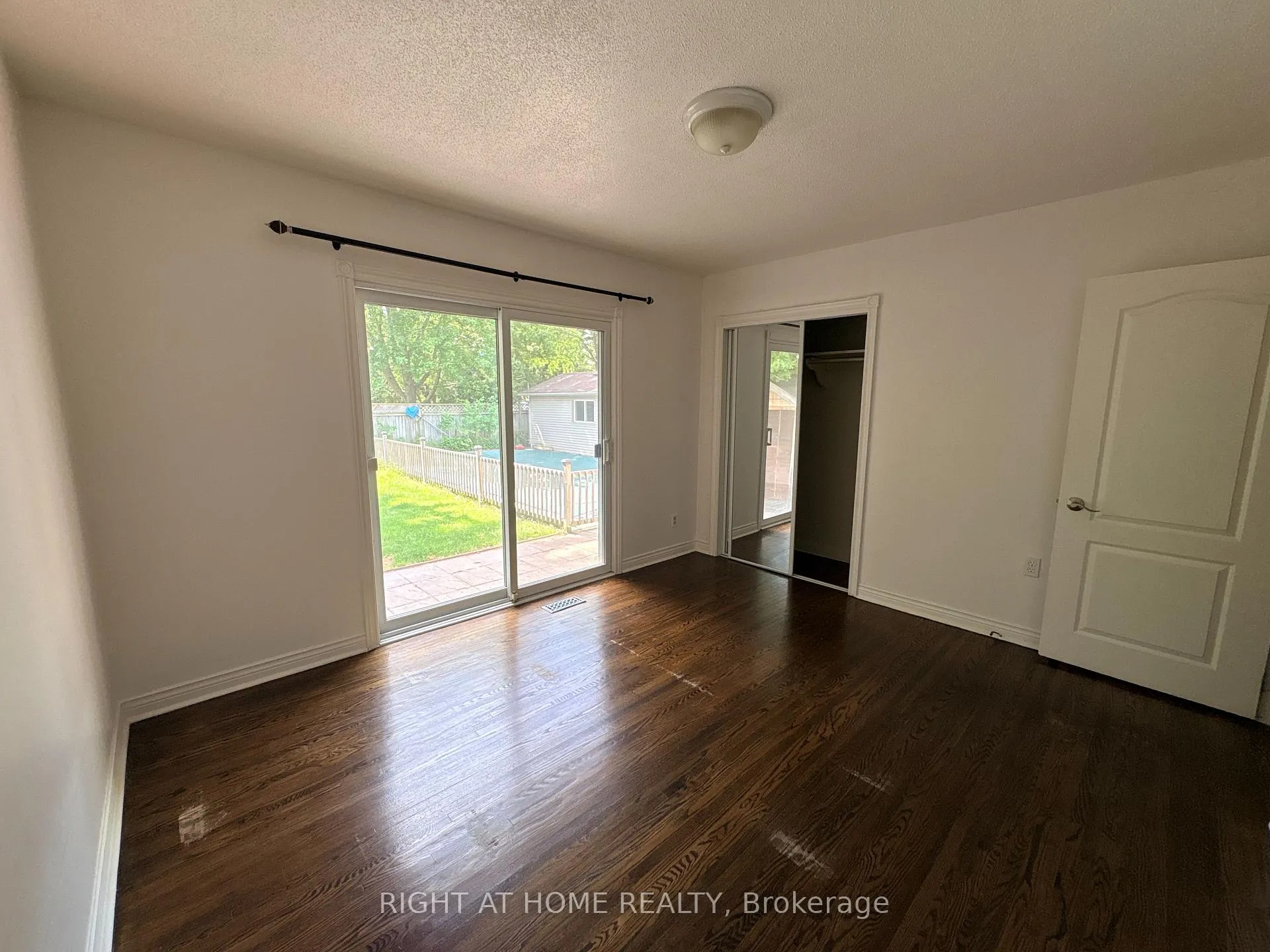 Photo 5 of 4382 New Street, Burlington, Shoreacres — HOMEH
