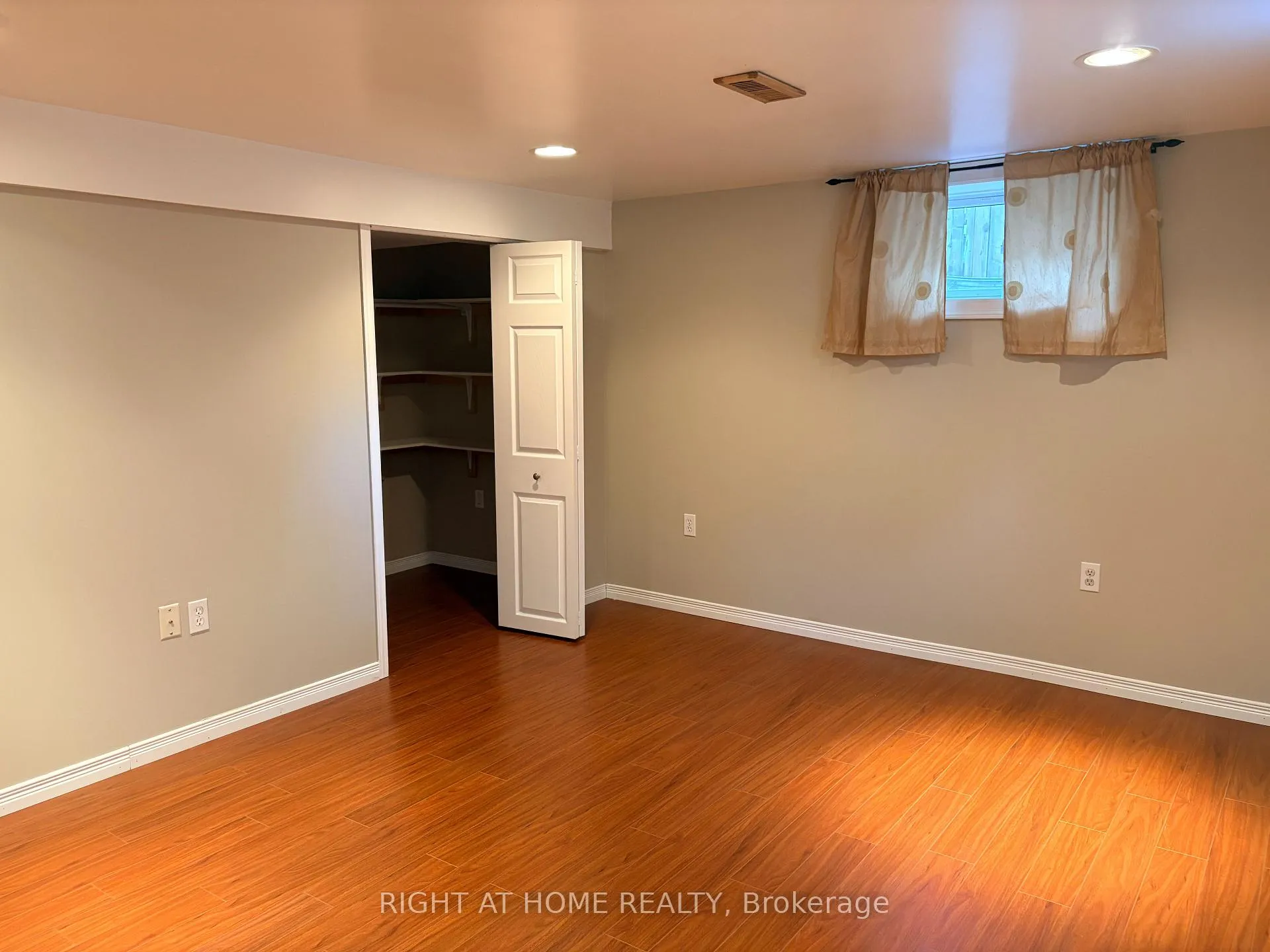 Photo 9 of 4382 New Street, Burlington, Shoreacres — HOMEH