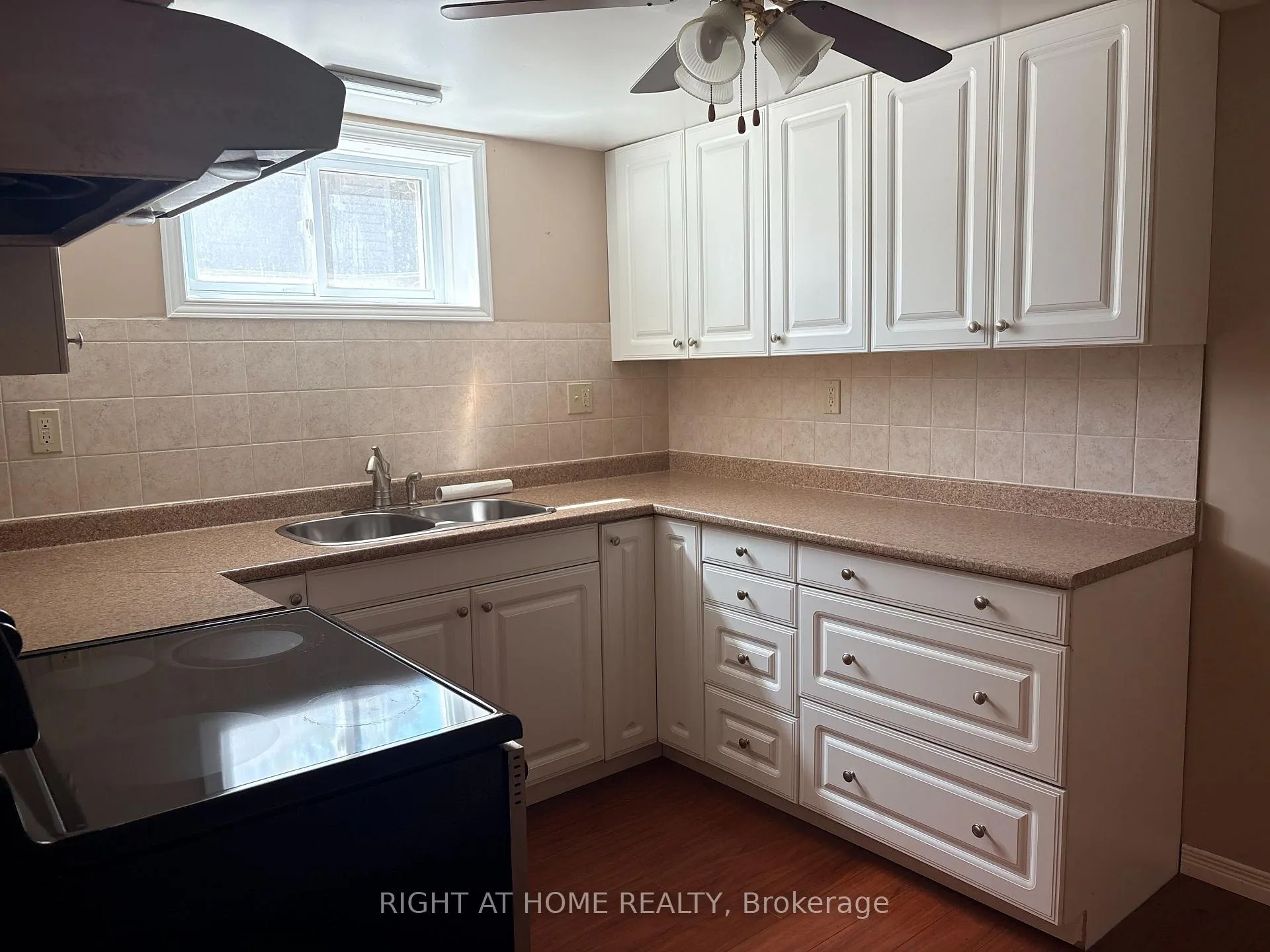 Photo 11 of 4382 New Street, Burlington, Shoreacres — HOMEH