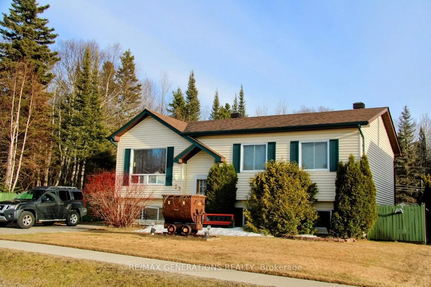 Photo 1 of 33 Radisson Crescent, Marathon — HOMEH