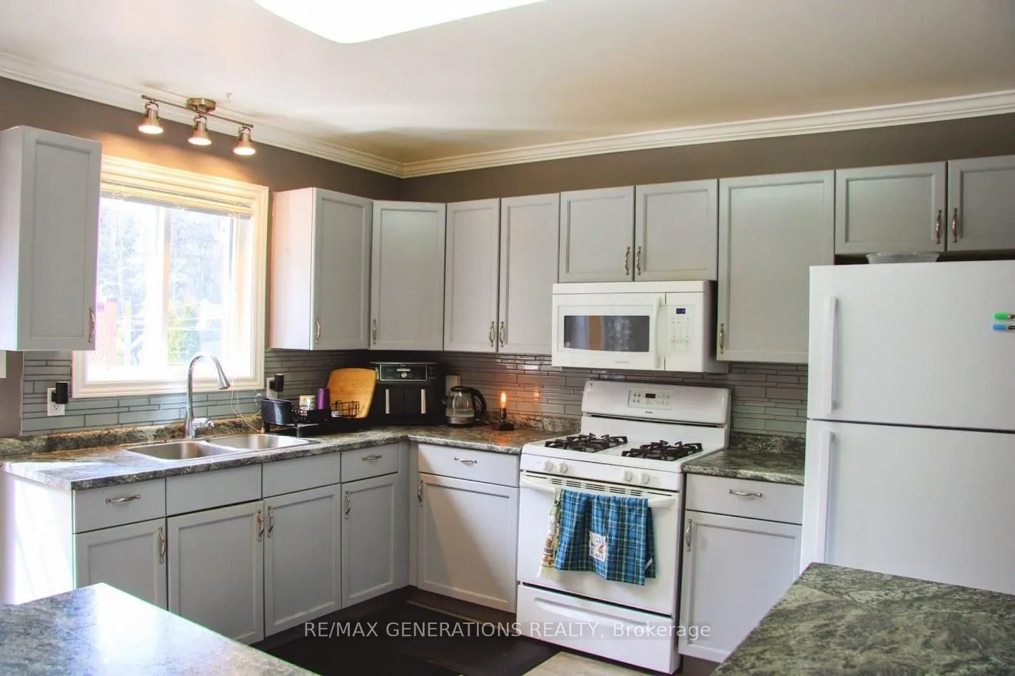 Photo 3 of 33 Radisson Crescent, Marathon — HOMEH
