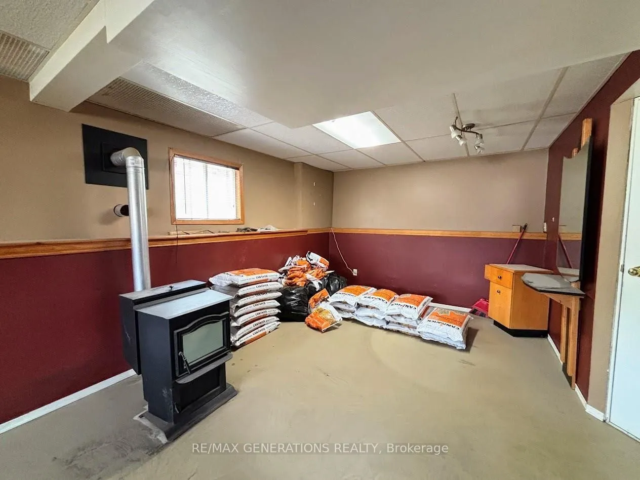 Photo 20 of 33 Radisson Crescent, Marathon — HOMEH