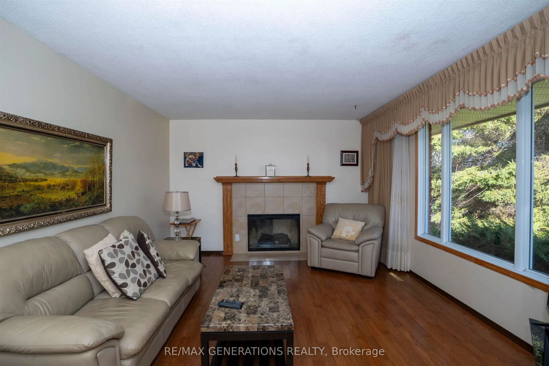 Photo 2 of 232 Kensington Drive, Thunder Bay, Northwood Park — HOMEH