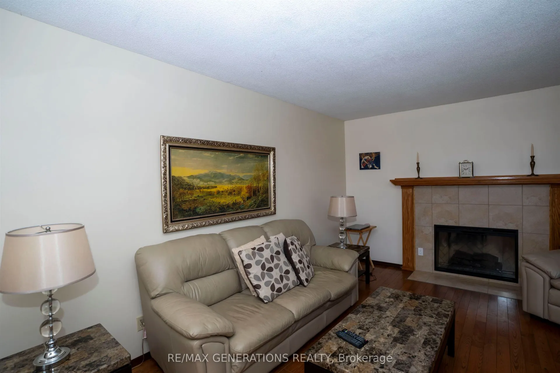 Photo 3 of 232 Kensington Drive, Thunder Bay, Northwood Park — HOMEH