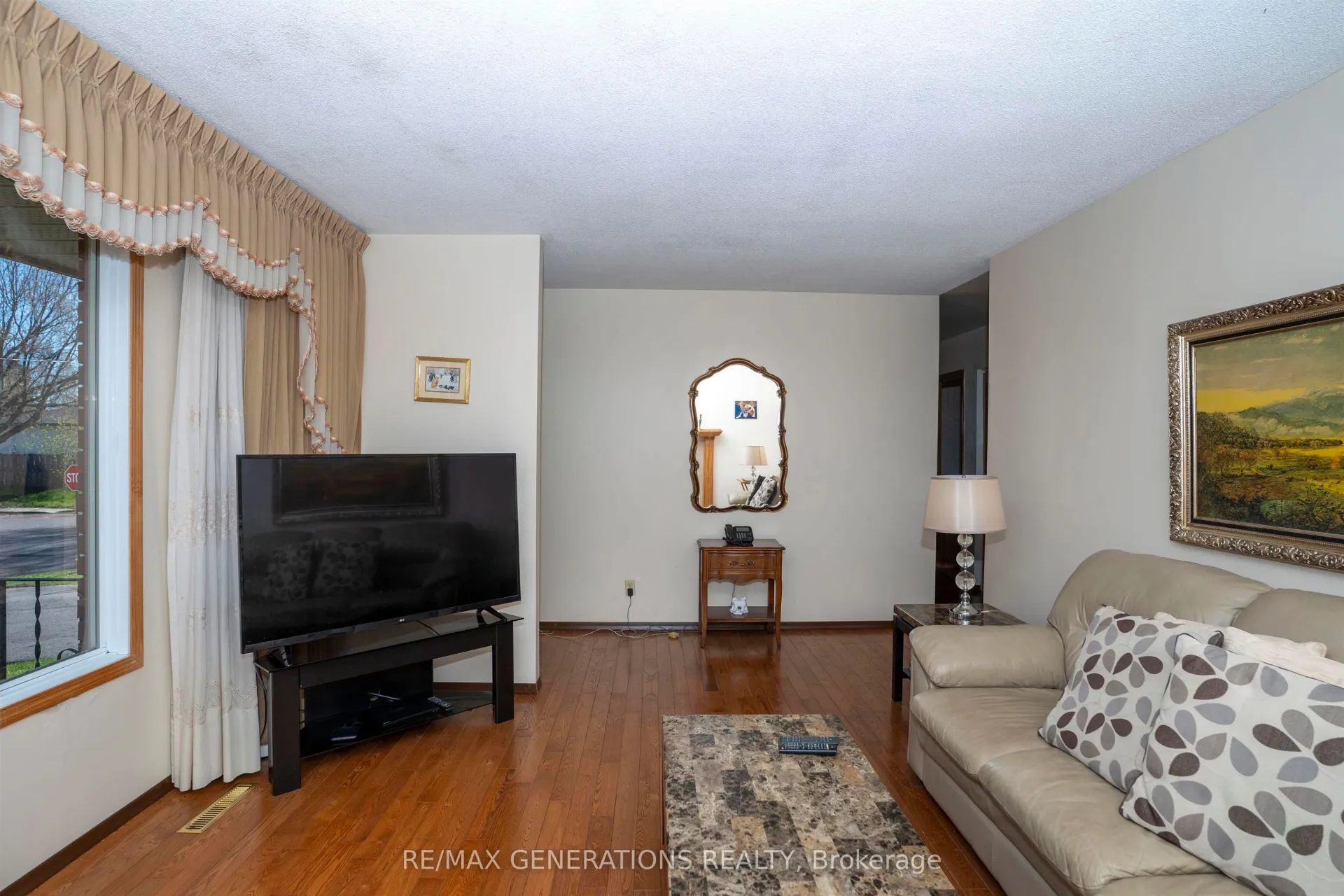 Photo 4 of 232 Kensington Drive, Thunder Bay, Northwood Park — HOMEH