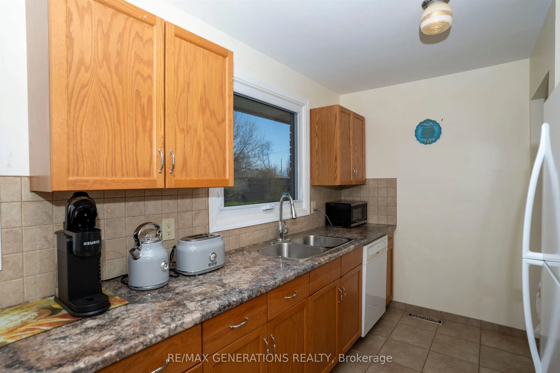 Photo 8 of 232 Kensington Drive, Thunder Bay, Northwood Park — HOMEH