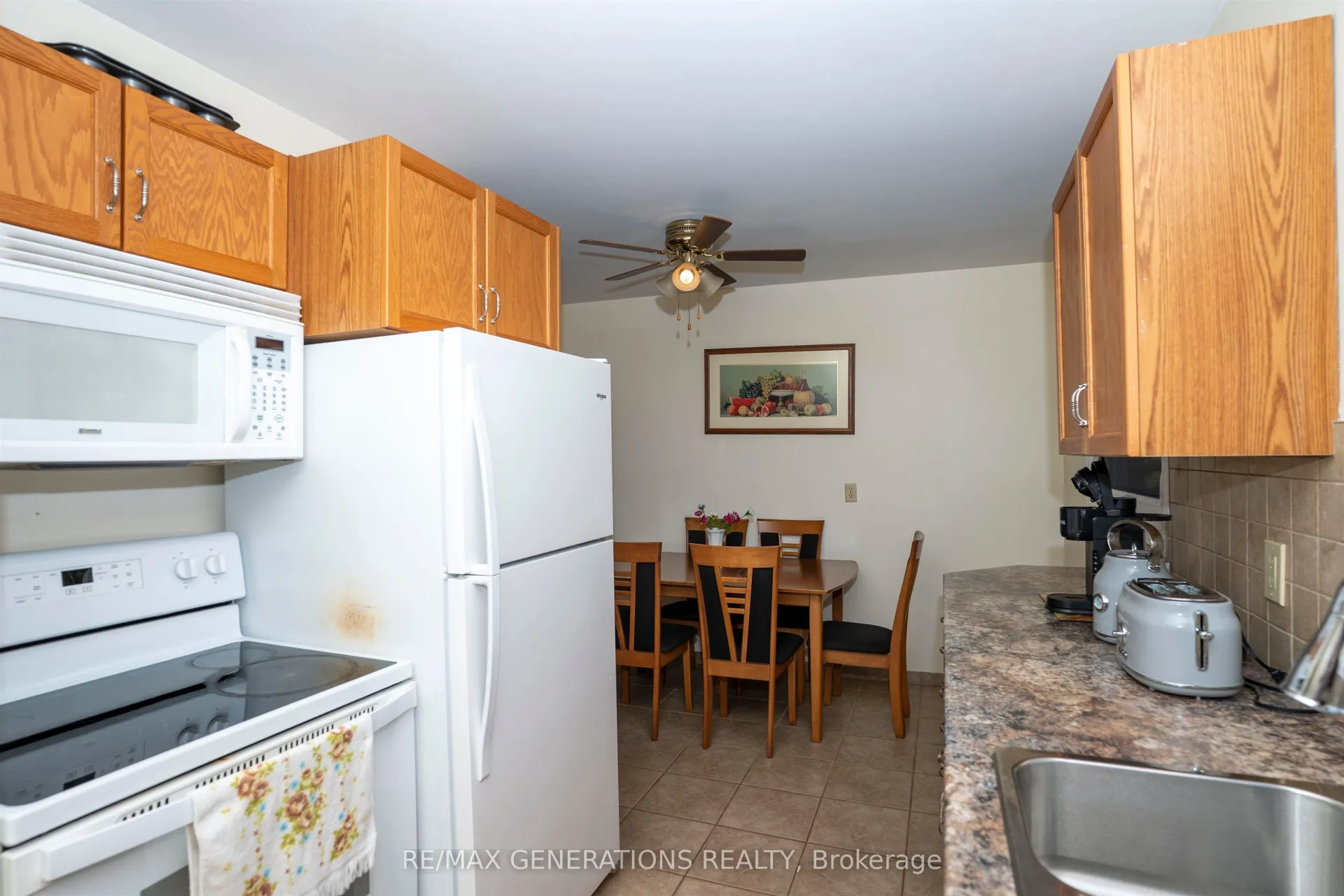 Photo 10 of 232 Kensington Drive, Thunder Bay, Northwood Park — HOMEH