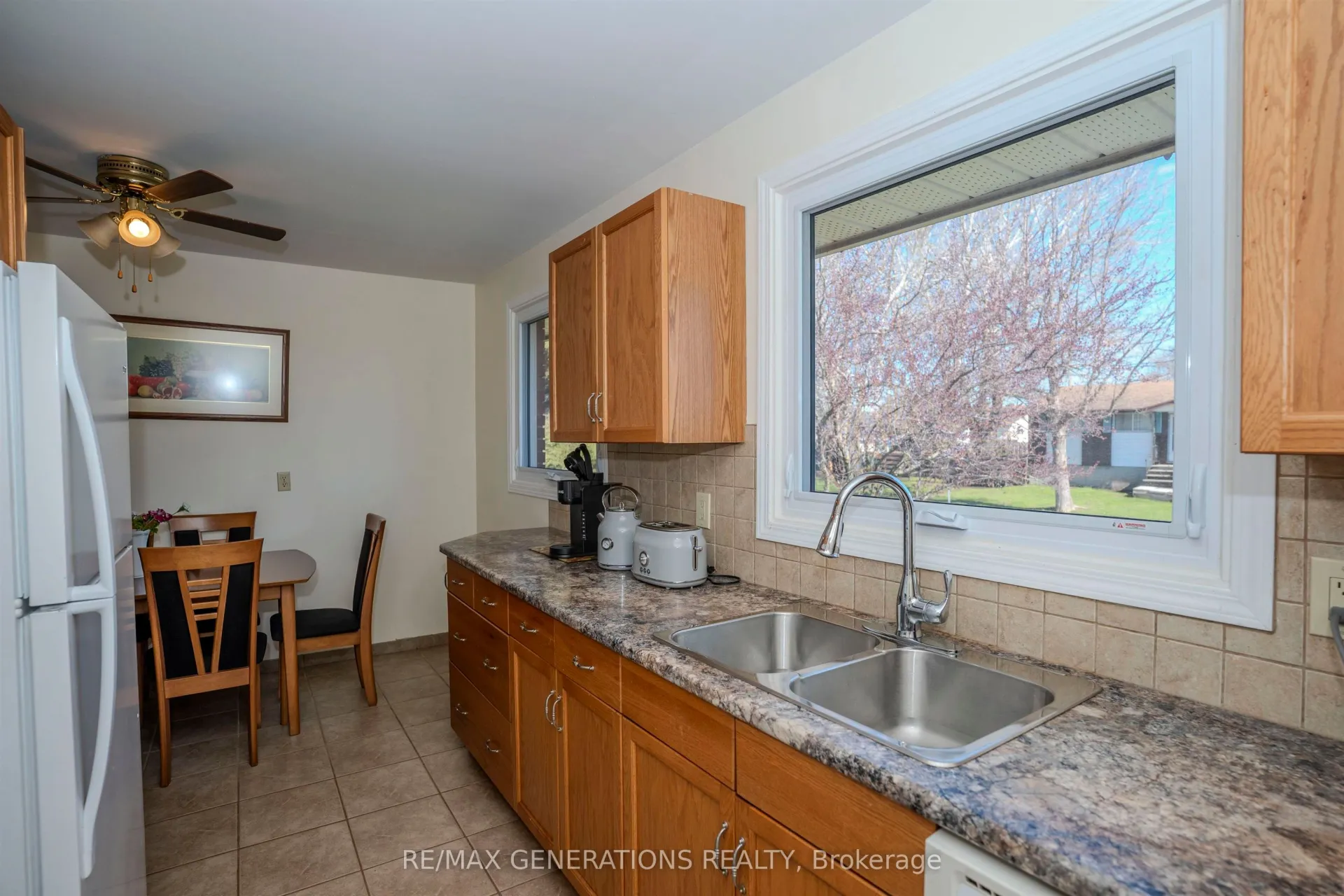 Photo 11 of 232 Kensington Drive, Thunder Bay, Northwood Park — HOMEH