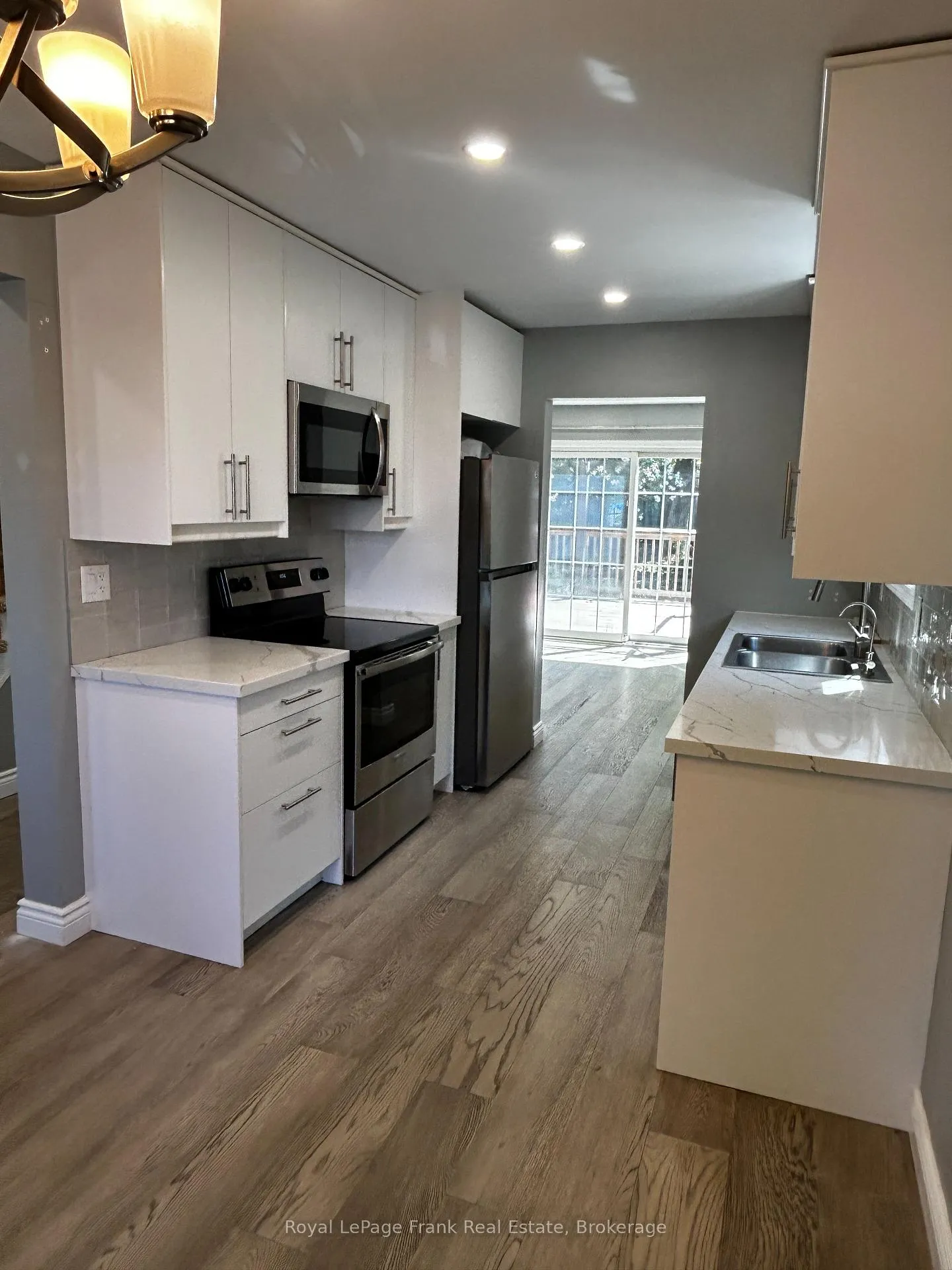 Photo 11 of 857 Attersley Drive, Oshawa, Pinecrest — HOMEH