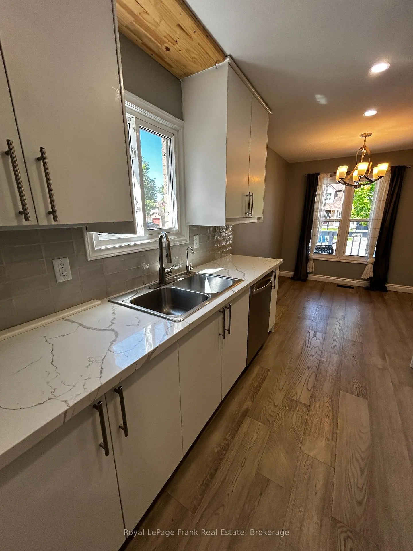 Photo 13 of 857 Attersley Drive, Oshawa, Pinecrest — HOMEH