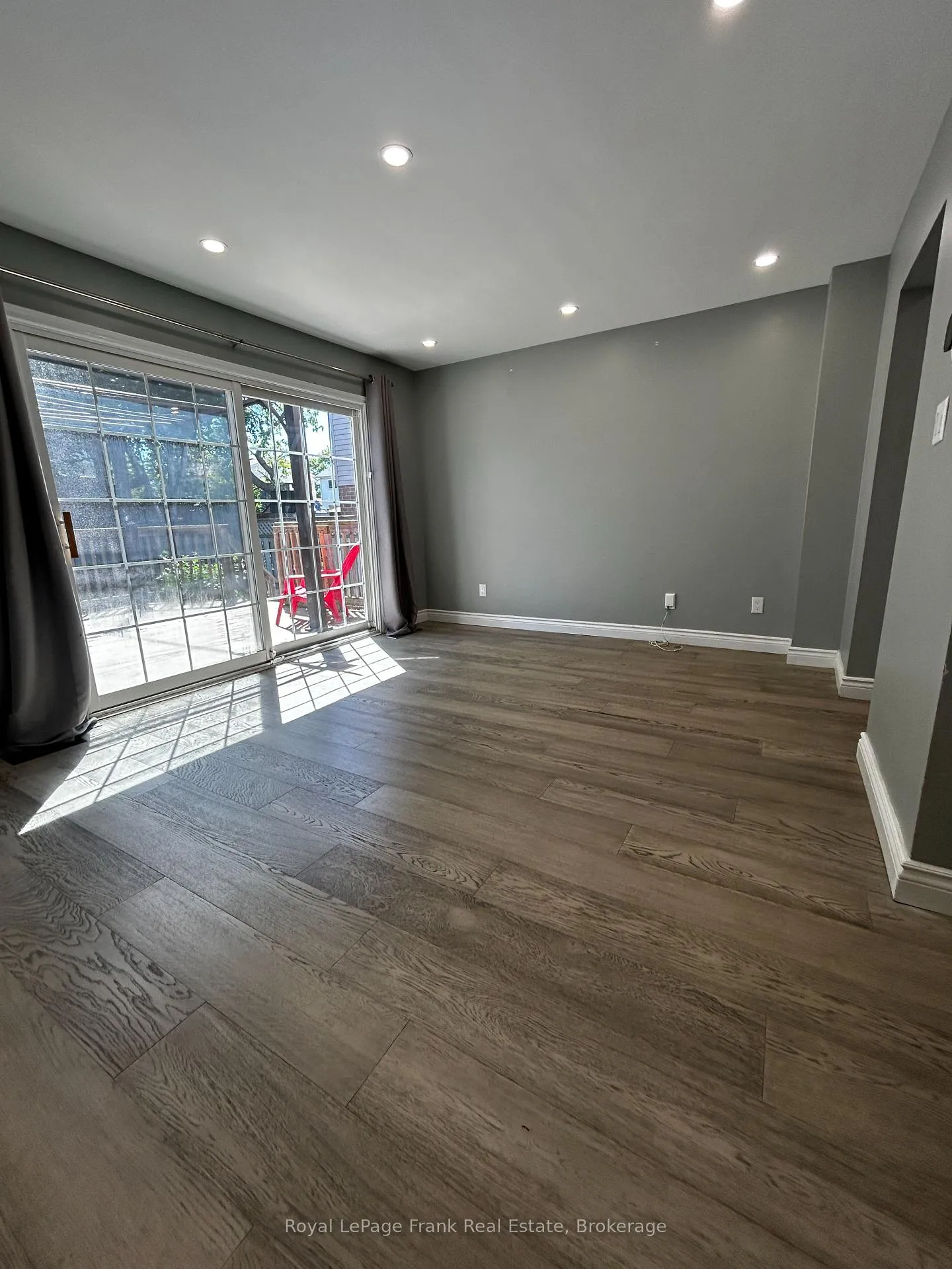 Photo 15 of 857 Attersley Drive, Oshawa, Pinecrest — HOMEH