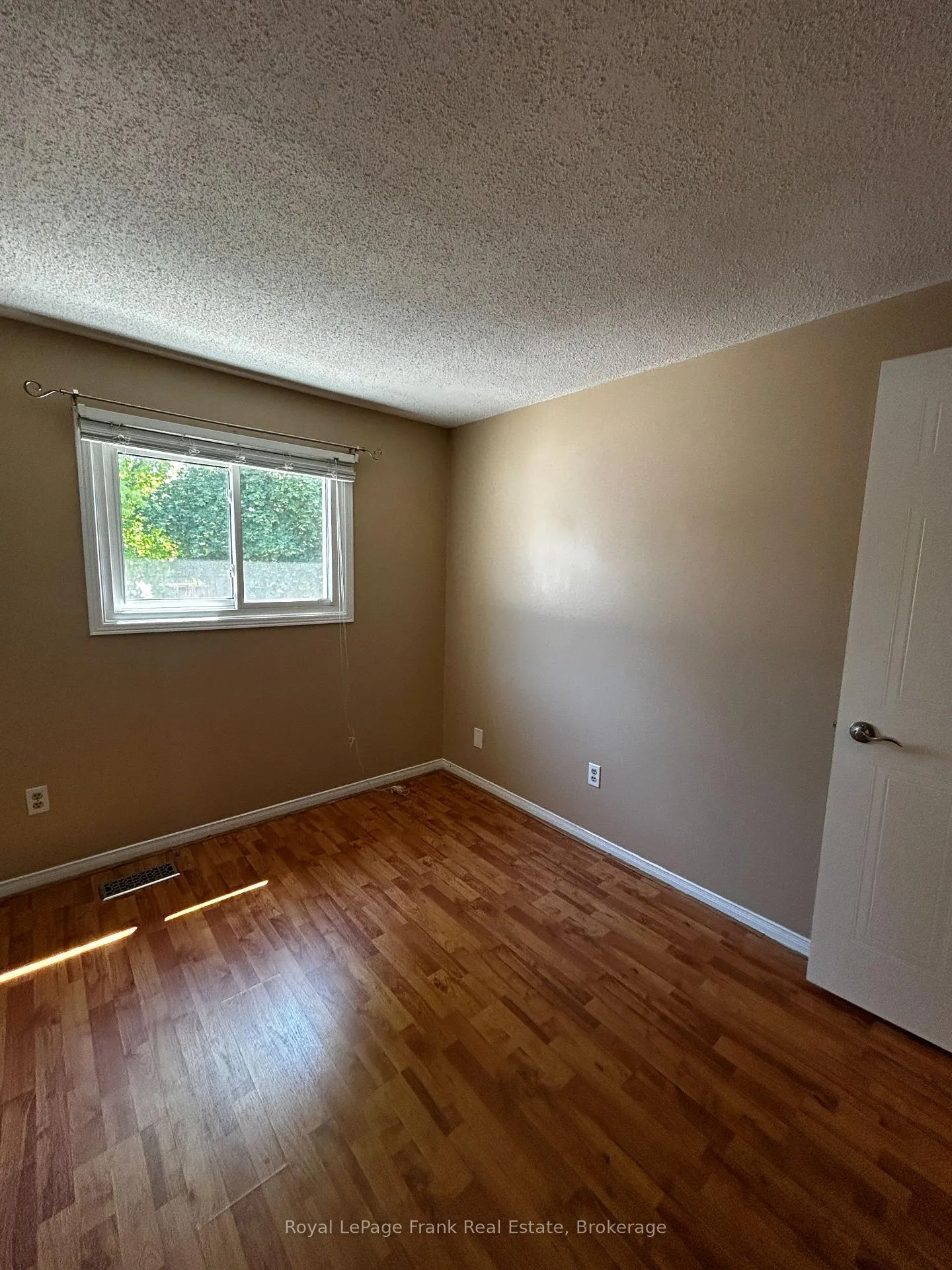 Photo 27 of 857 Attersley Drive, Oshawa, Pinecrest — HOMEH