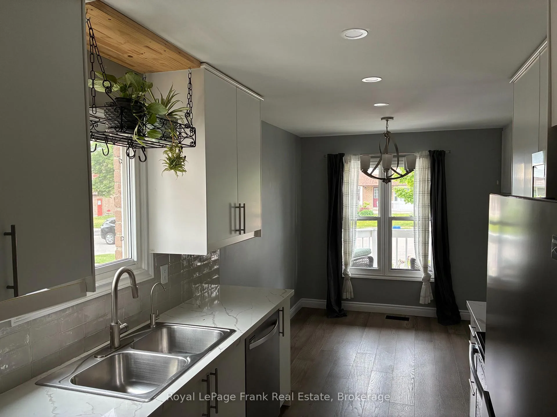 Photo 9 of 857 Attersley Drive, Oshawa, Pinecrest — HOMEH