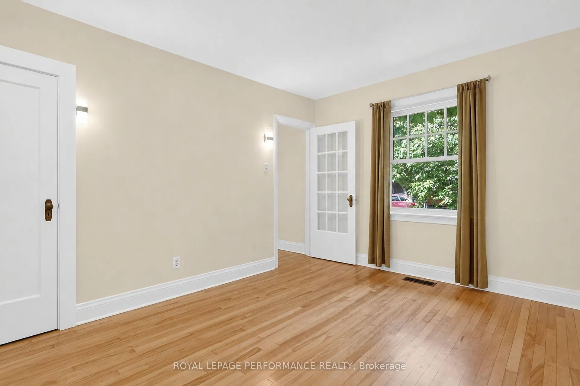 Photo 11 of 18 Harvard Avenue, Ottawa, Old Ottawa South — HOMEH