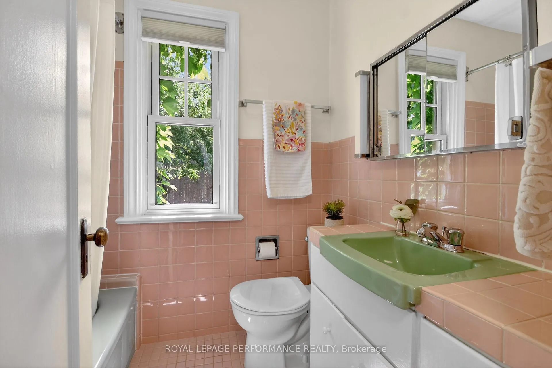 Photo 13 of 18 Harvard Avenue, Ottawa, Old Ottawa South — HOMEH